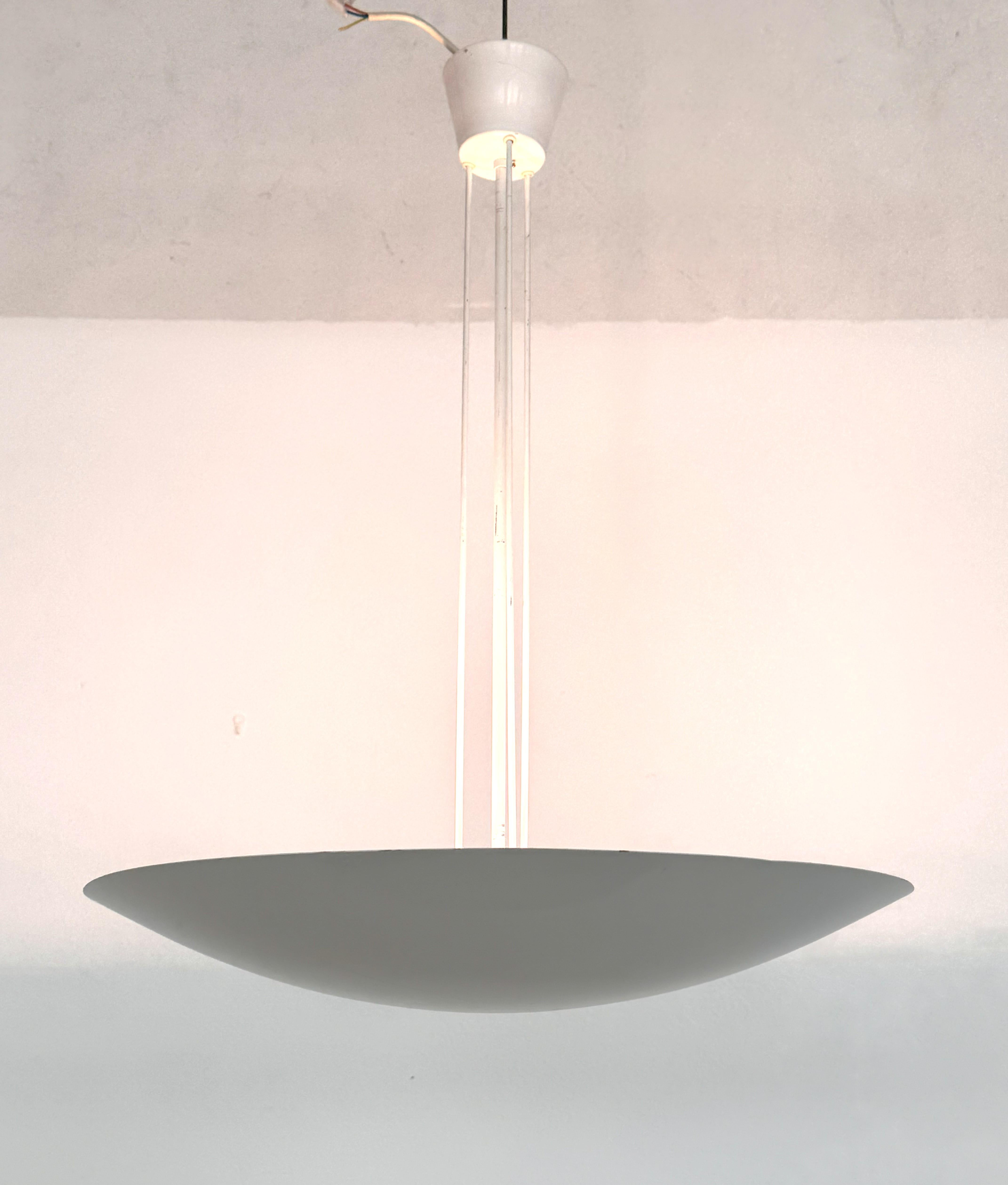 Lampada a sospensione a soffitto Uplight di KALMAR, anni '70, Austria

Versione elegante e di grandi dimensioni della plafoniera 