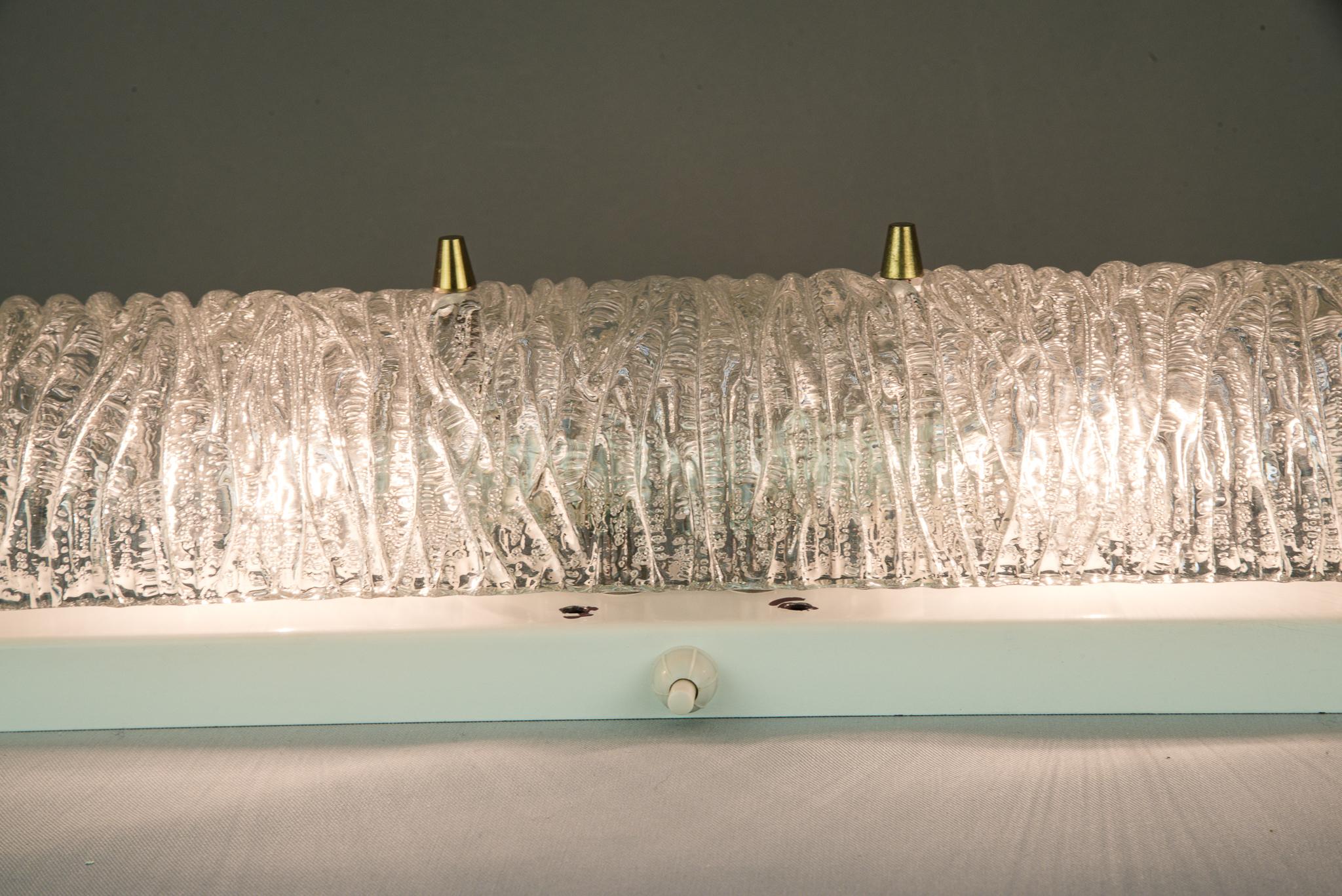 Kalmar Wall Lamp circa 1950s with Frosted Glass In Good Condition For Sale In Wien, AT