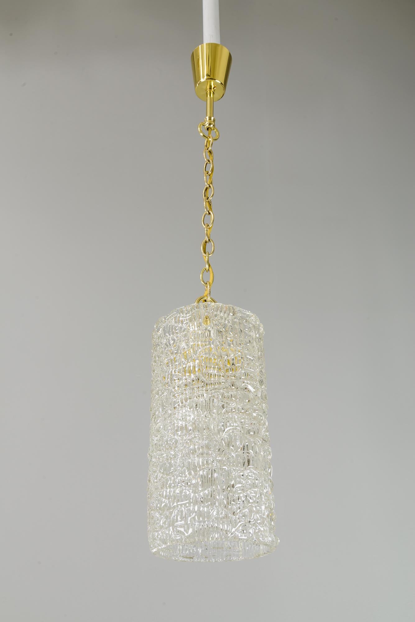 4 Kalmar Pendants circa 1950s with Textured Glass In Good Condition For Sale In Wien, AT