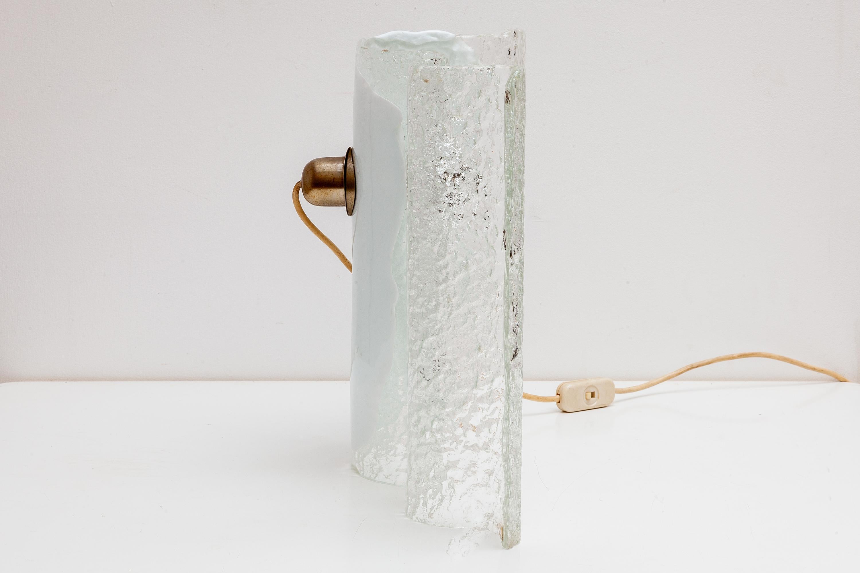 Moulé Lampe de bureau Kalmar en verre glacé en forme de vague, 1970 en vente