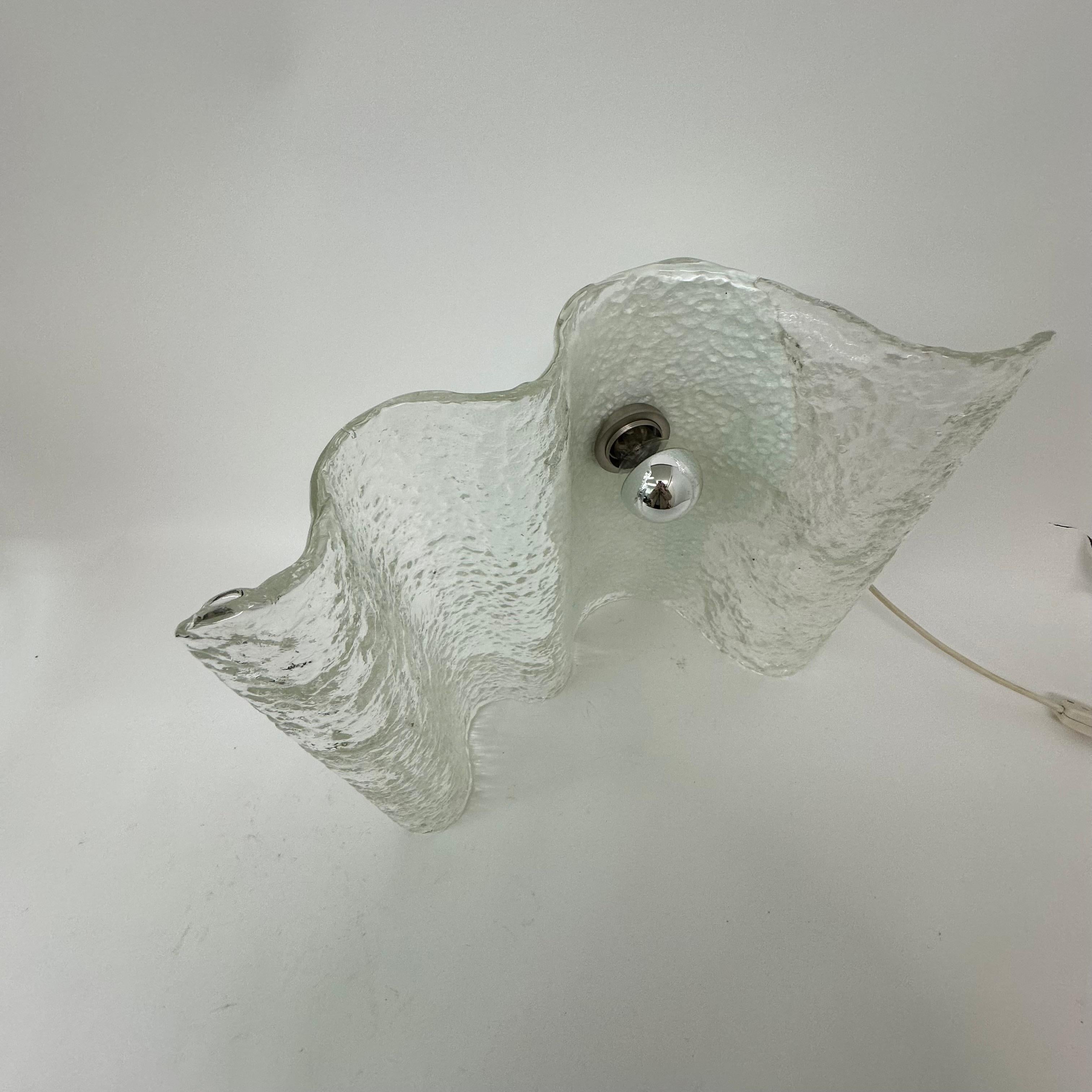Lámpara de mesa de cristal Kalmar Wave ice , años 70 Alemania en venta 3