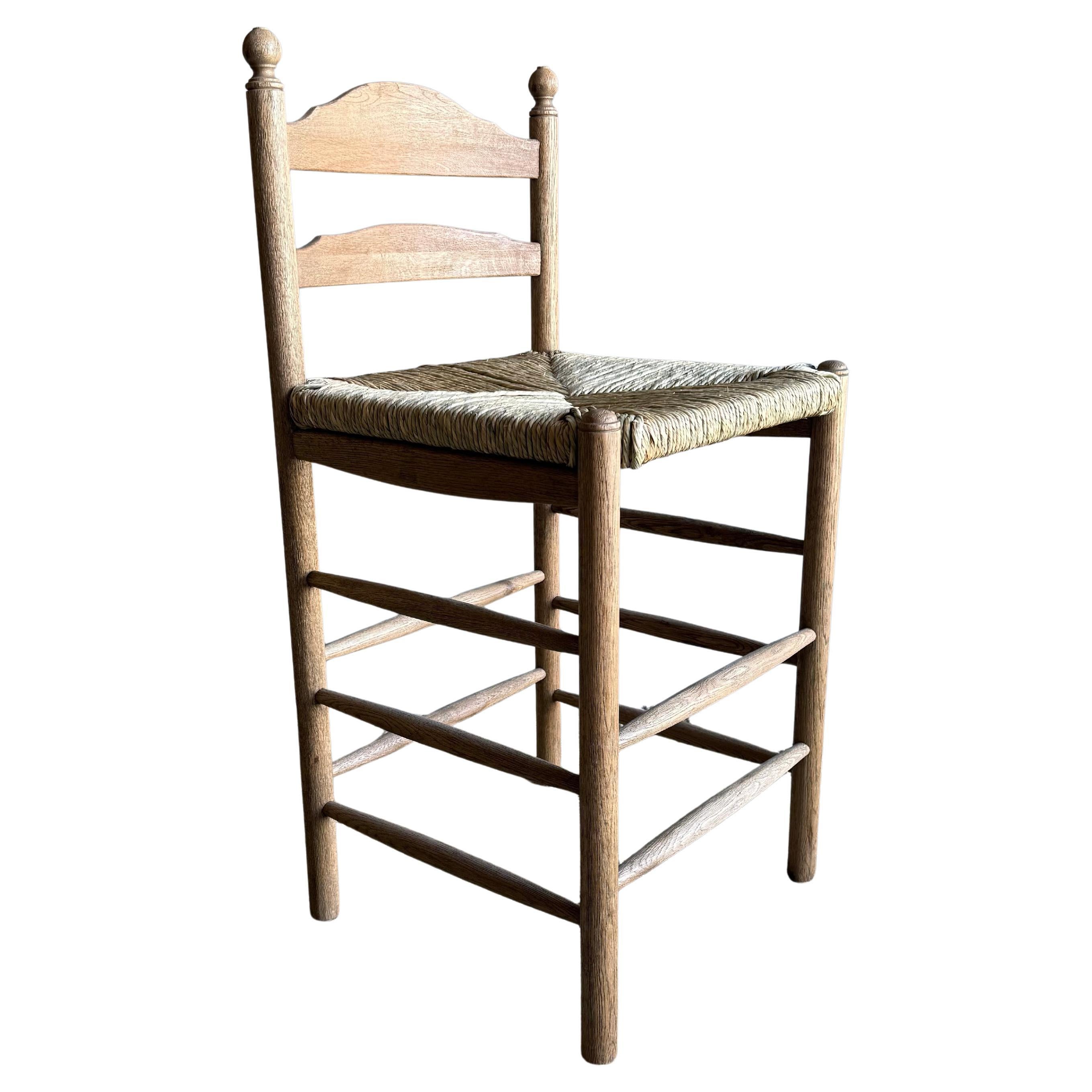 Kalmar Weiß Eiche Counter Höhe Hocker mit Jute Sitz in Warm Brown Finish