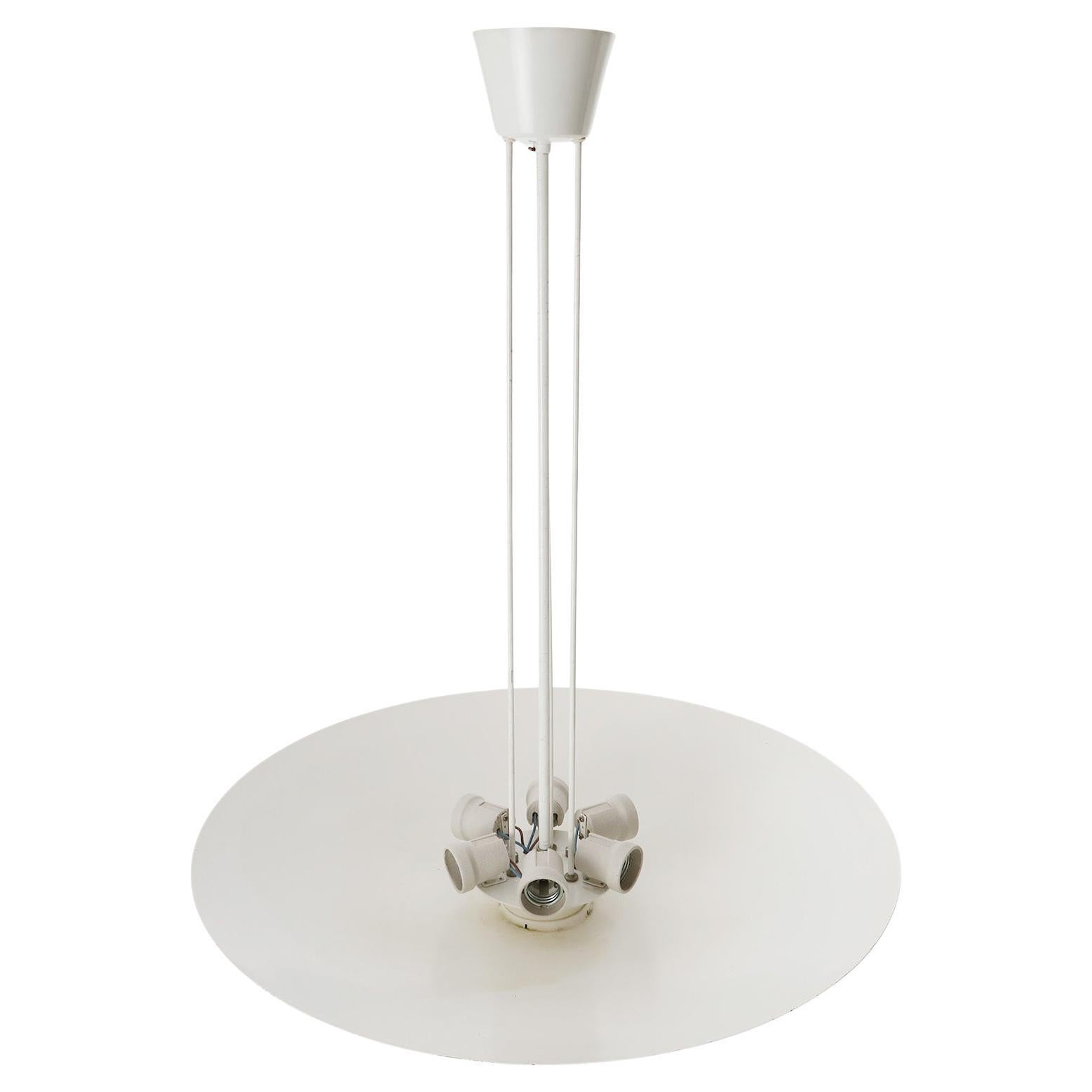 Mid-Century moderno Lampada a sospensione con lampadario a forma di ciotola a luce ultravioletta Kalmar White, anni '70 in vendita