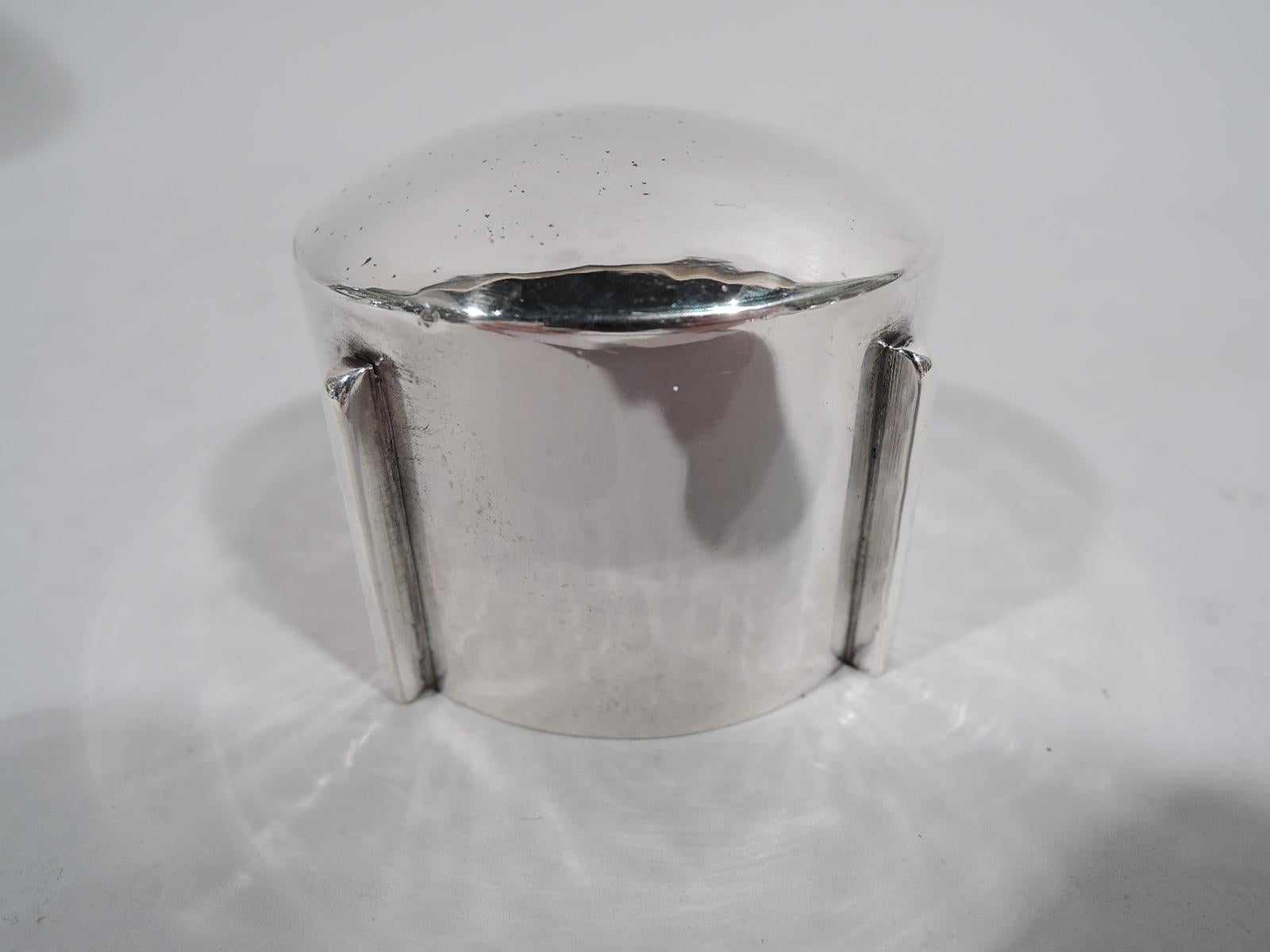 Kalo American Craftsman Hand Hammered Sterling Silver Cocktail Shaker In Excellent Condition In New York, NY