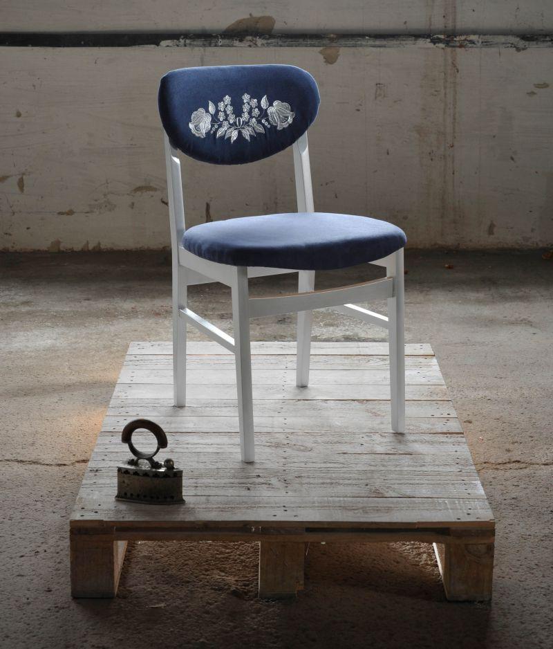 Kalocsa Patterned Blue Chair (Arts and Crafts) im Angebot