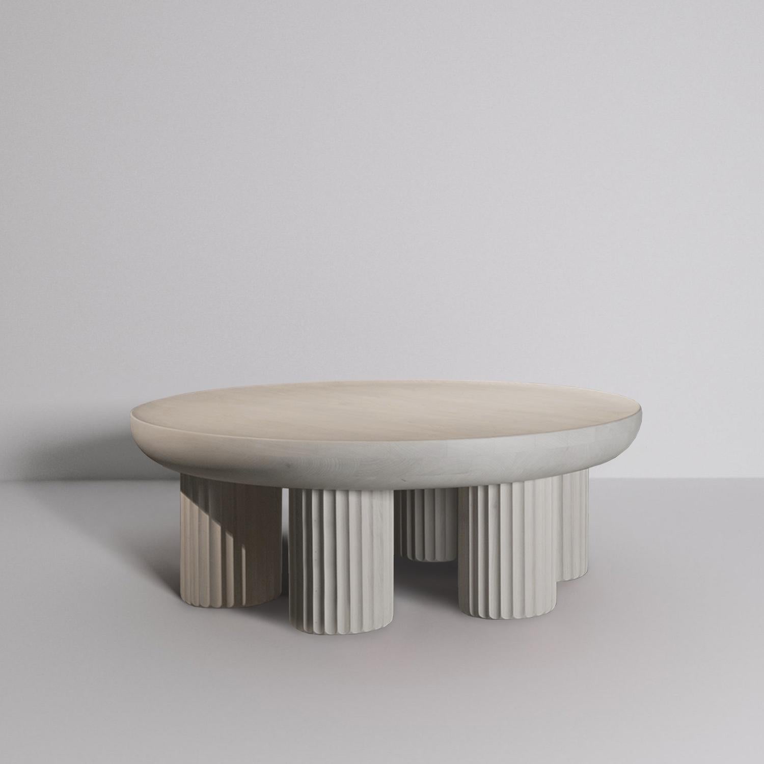 Les tables basses présentées font partie de la collection ECLECTICISM, dans laquelle le designer recherche la relation entre l'histoire et le présent. Chaque pièce de la collection s'inspire vaguement d'un style ou d'un mouvement particulier du