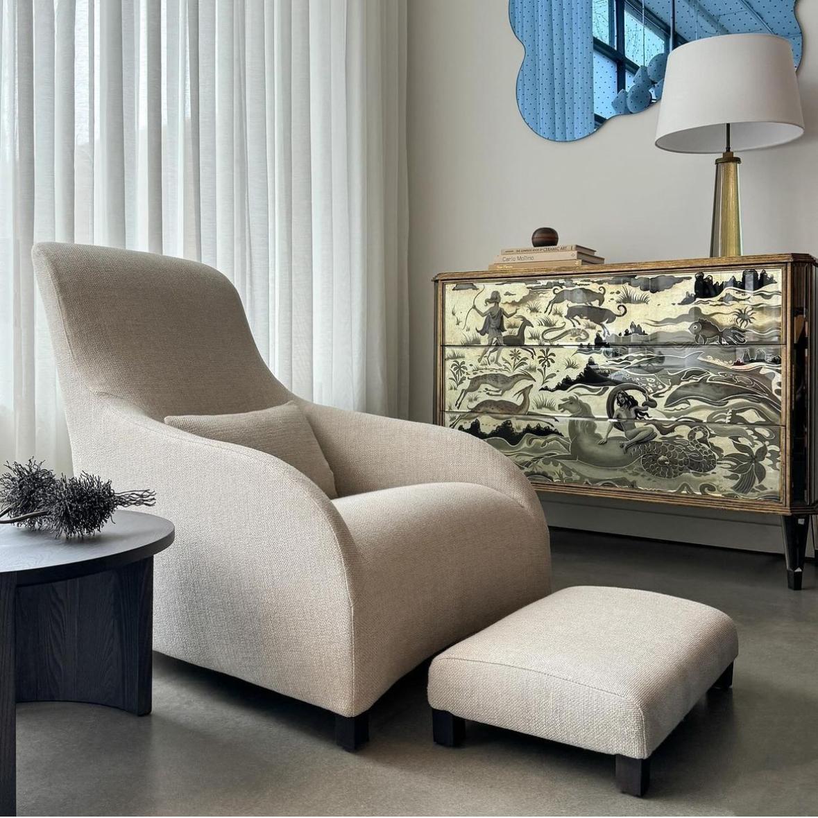 Step into the realm of comfort and sophistication with the Kalos lounge chair and ottoman, designed by Antonio Citterio for B&B Italia / Maxalto in 1997. This chair and ottoman set, newly upholstered in a serene oatmeal-colored linen blend fabric