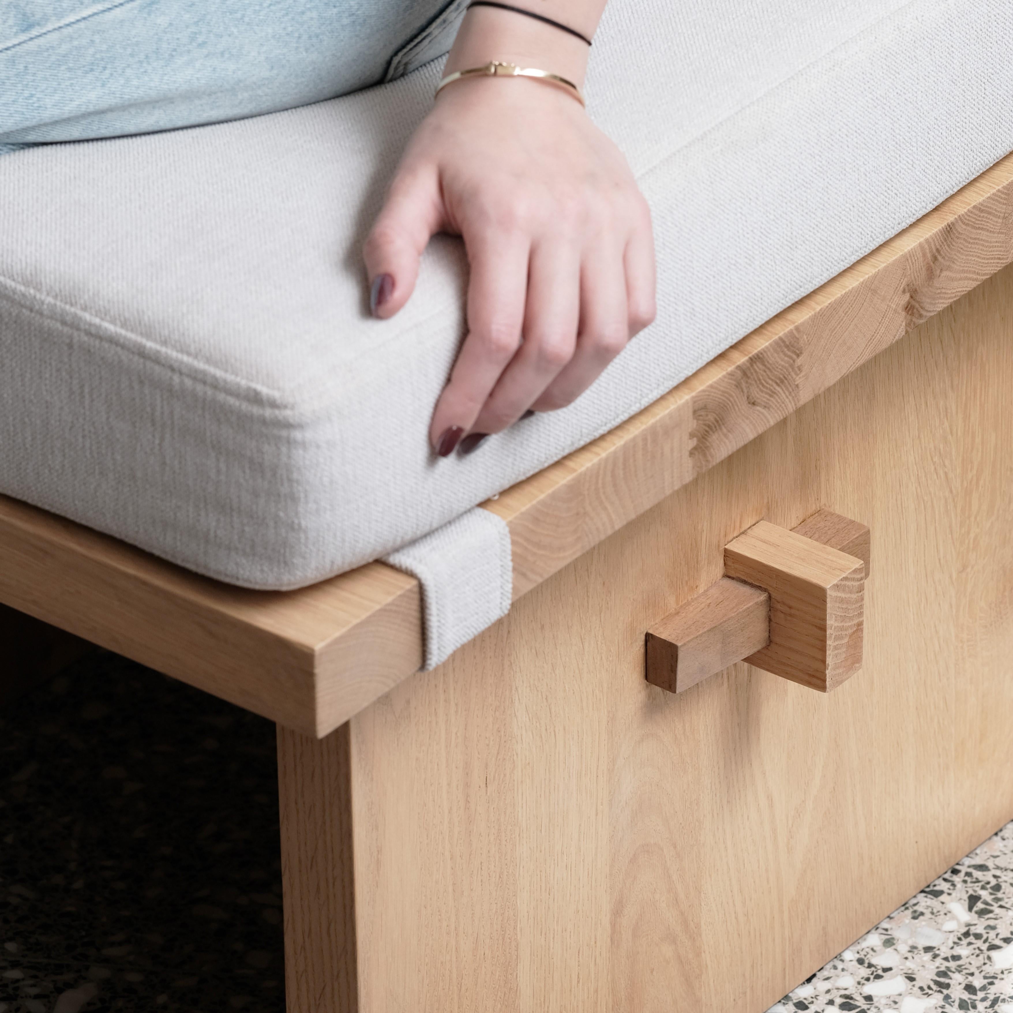 Silla Puf Bergere KAMA, Roble, Rectangular, Beige Teñido en venta