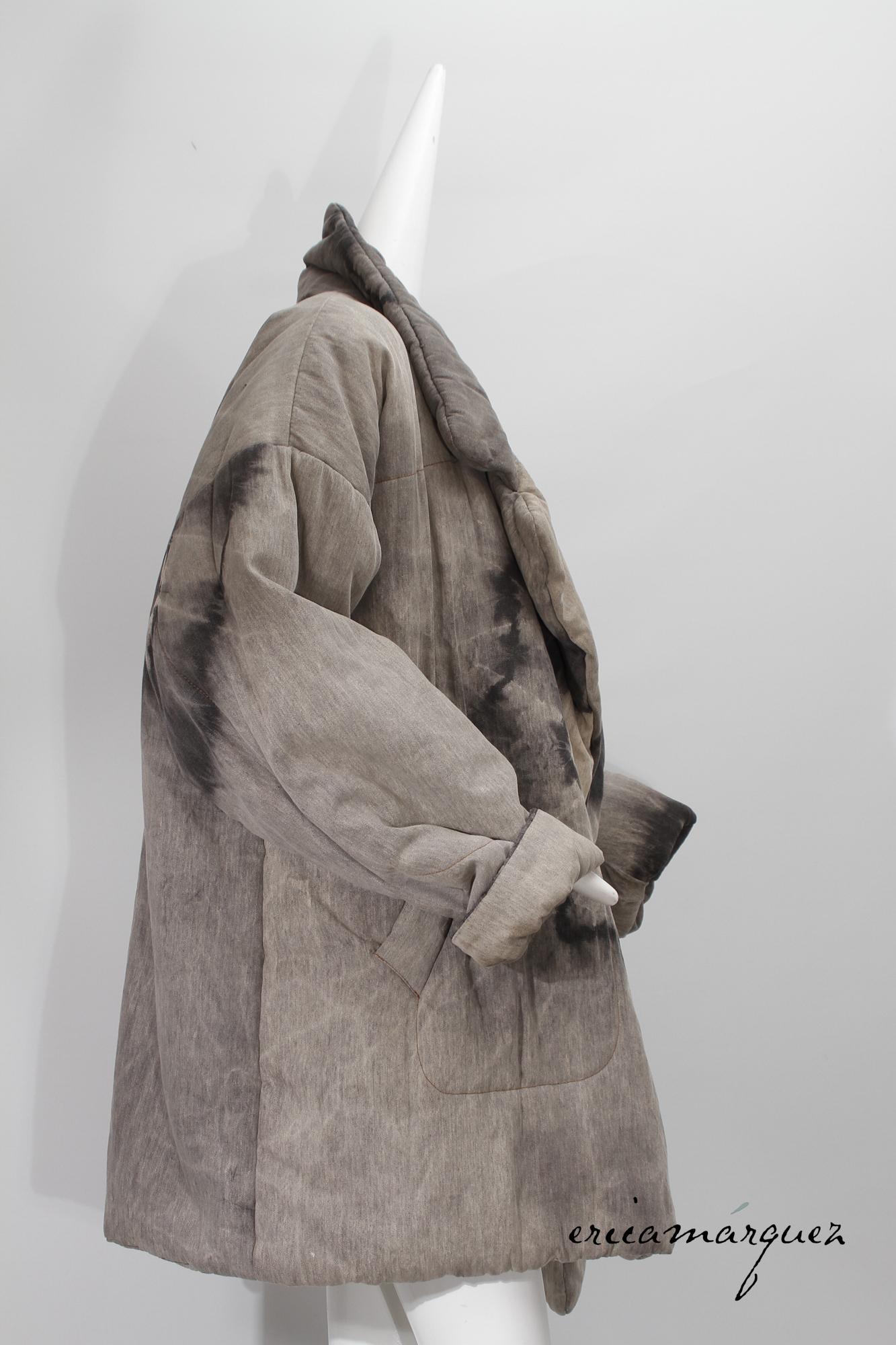 KAMALI 18008, Cocoon Puffer Coat, oversize, Grey and Charcoal Tie Dye en vente 9