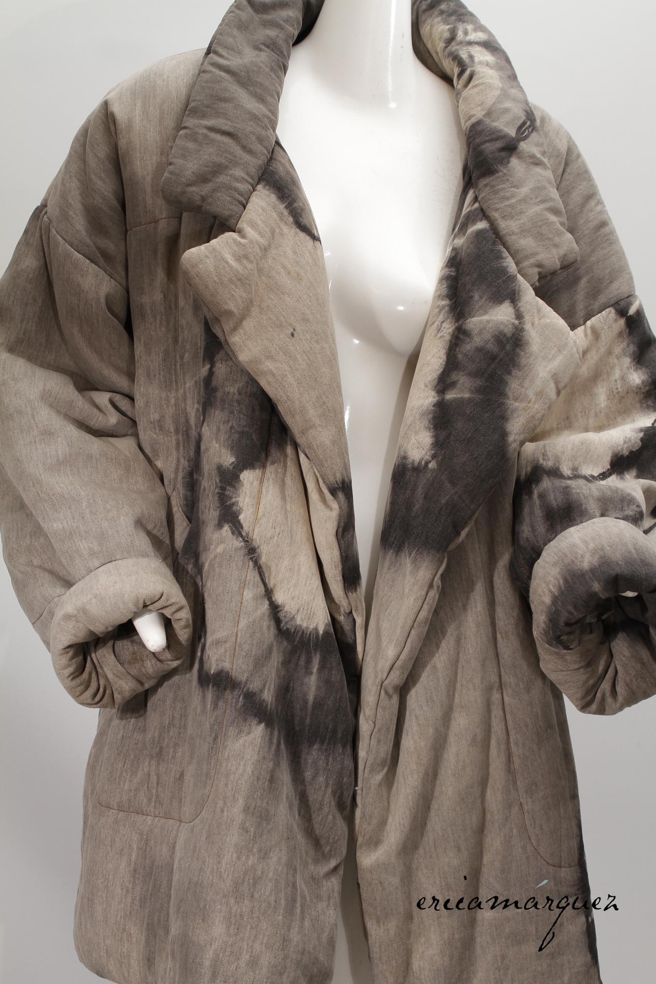 KAMALI 18008, Cocoon Puffer Coat, oversize, Grey and Charcoal Tie Dye en vente 15