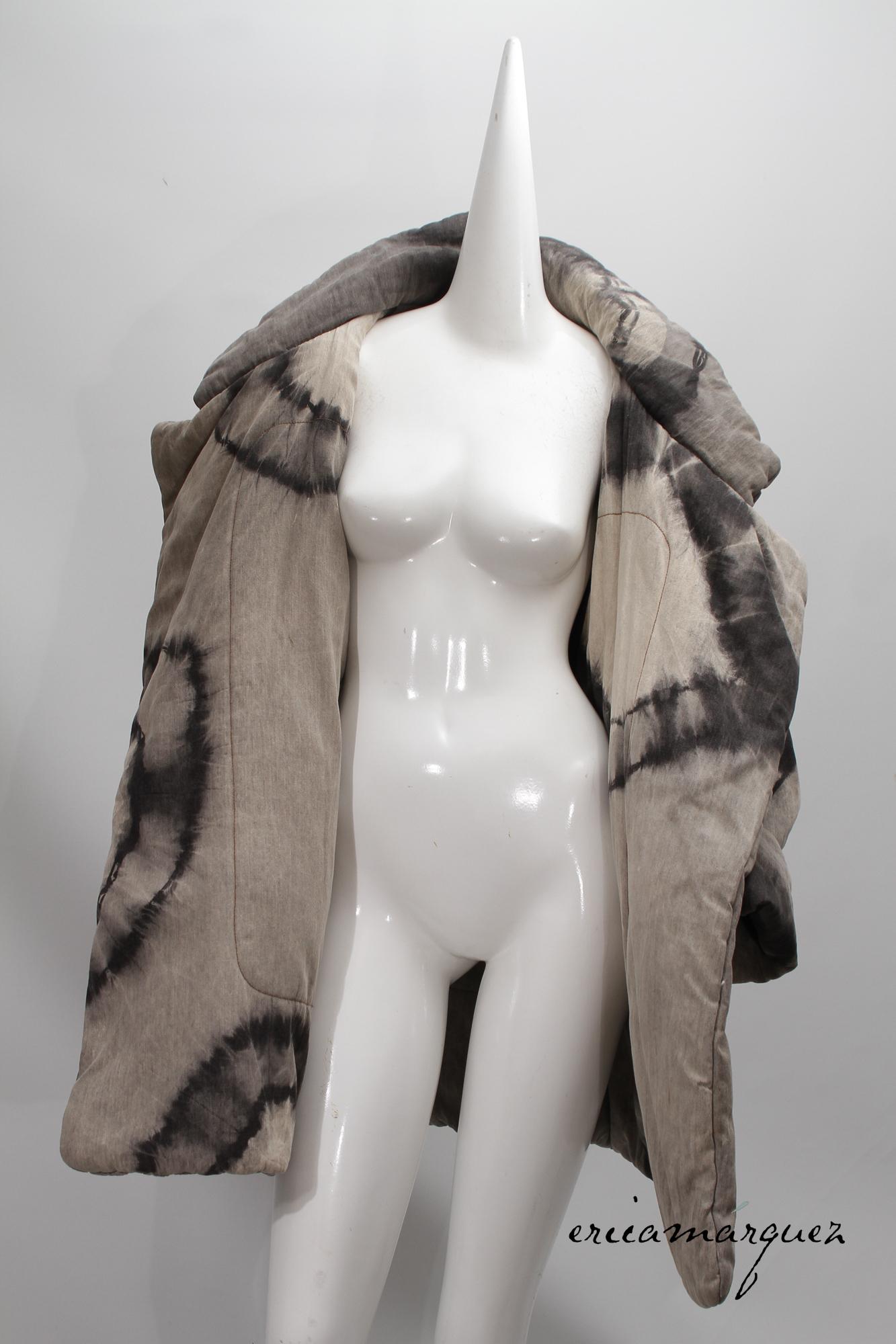 KAMALI 18008, Cocoon Puffer Coat, oversize, Grey and Charcoal Tie Dye Bon état - En vente à Kingston, NY