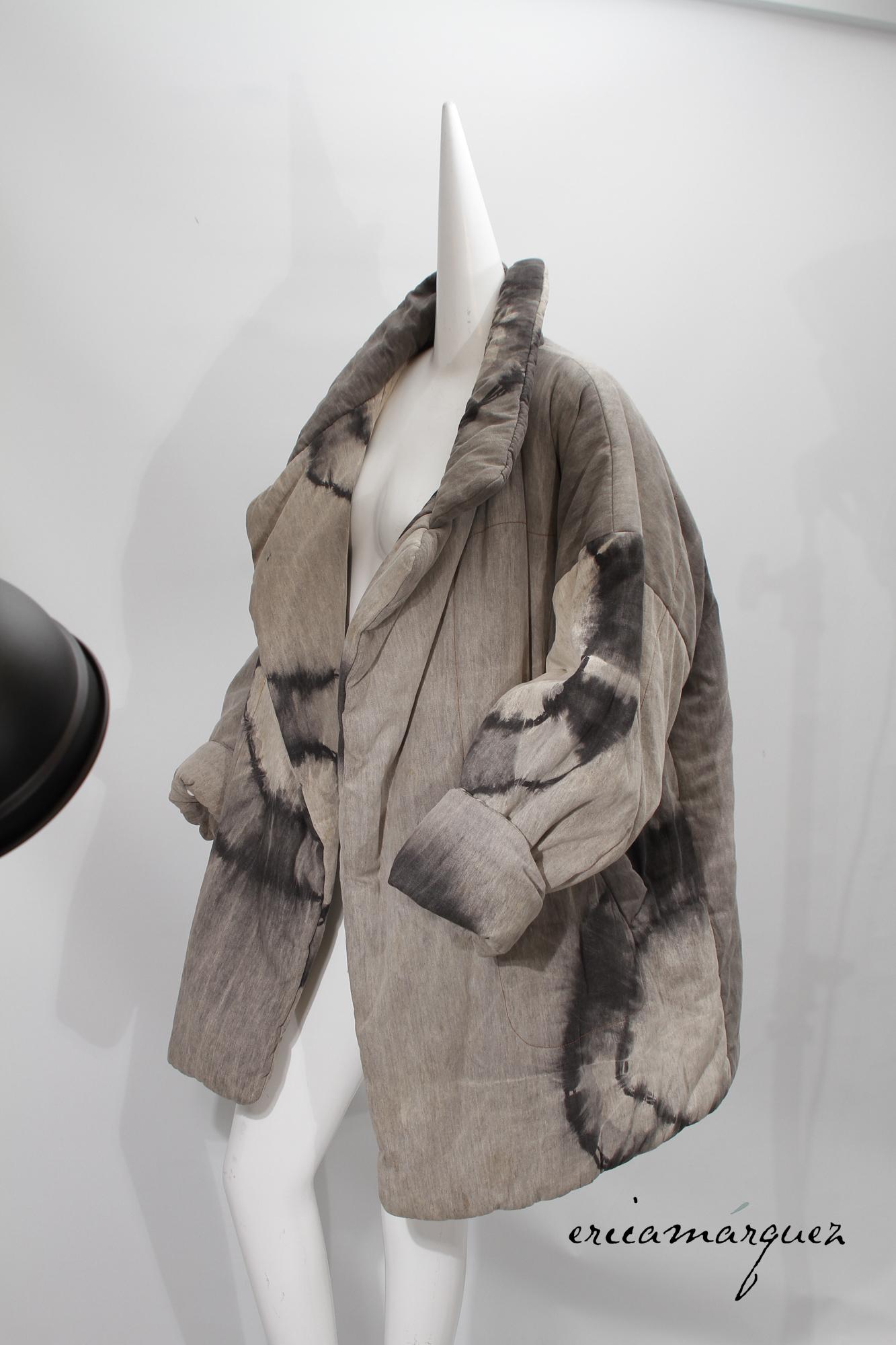 KAMALI 18008, Cocoon Puffer Coat, oversize, Grey and Charcoal Tie Dye Unisexe en vente