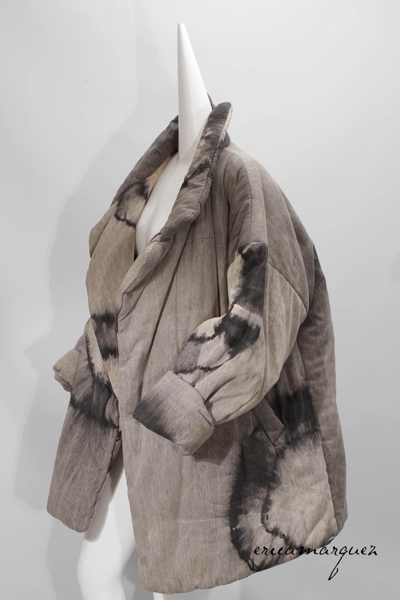 KAMALI 18008, Cocoon Puffer Coat, oversize, Grey and Charcoal Tie Dye en vente 1