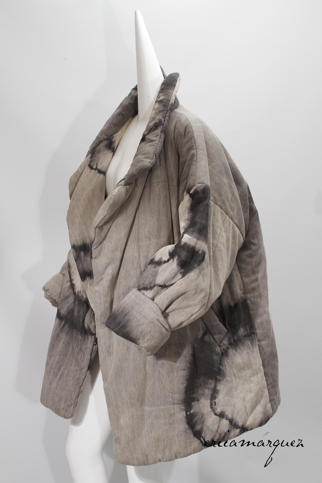 KAMALI 18008, Cocoon Puffer Coat, oversize, Grey and Charcoal Tie Dye en vente 2
