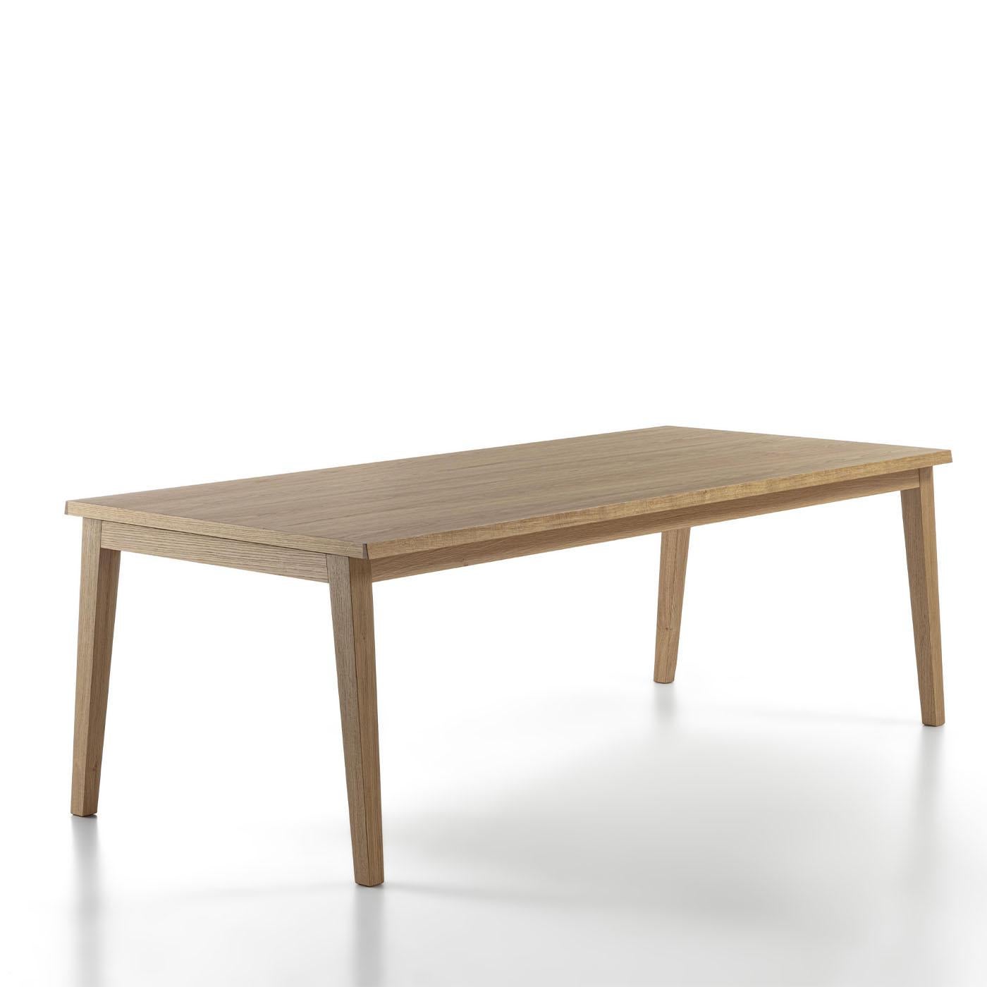 The epitome of pure minimalism, this oak dining table makes for the ideal solution for gathering family and friends around to share a meal together while surprising them with the uniqueness of its grain. A system allowing extension can be inserted