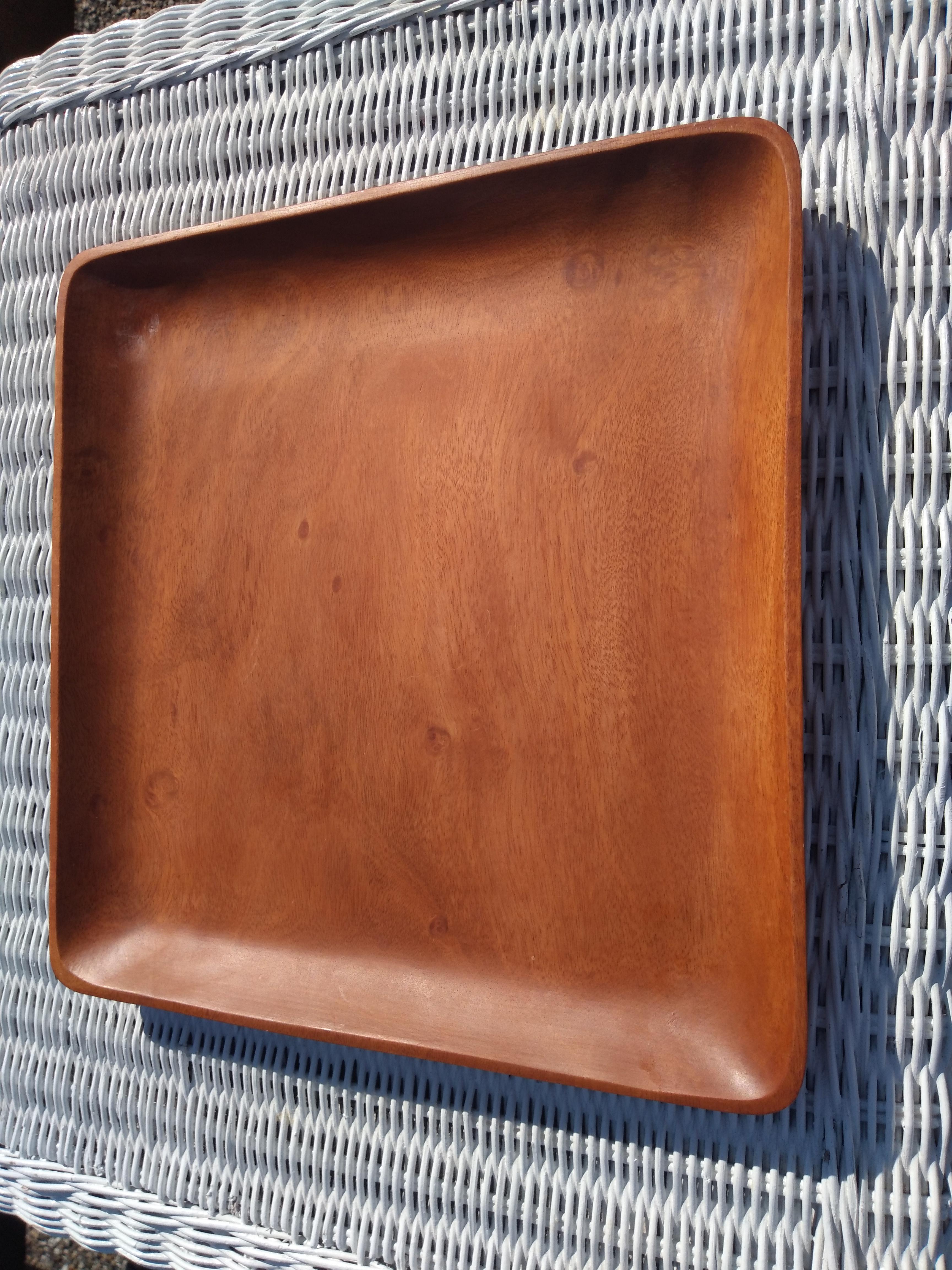 Bandeja para servir de madera de teca Kamari Woods Teca en venta