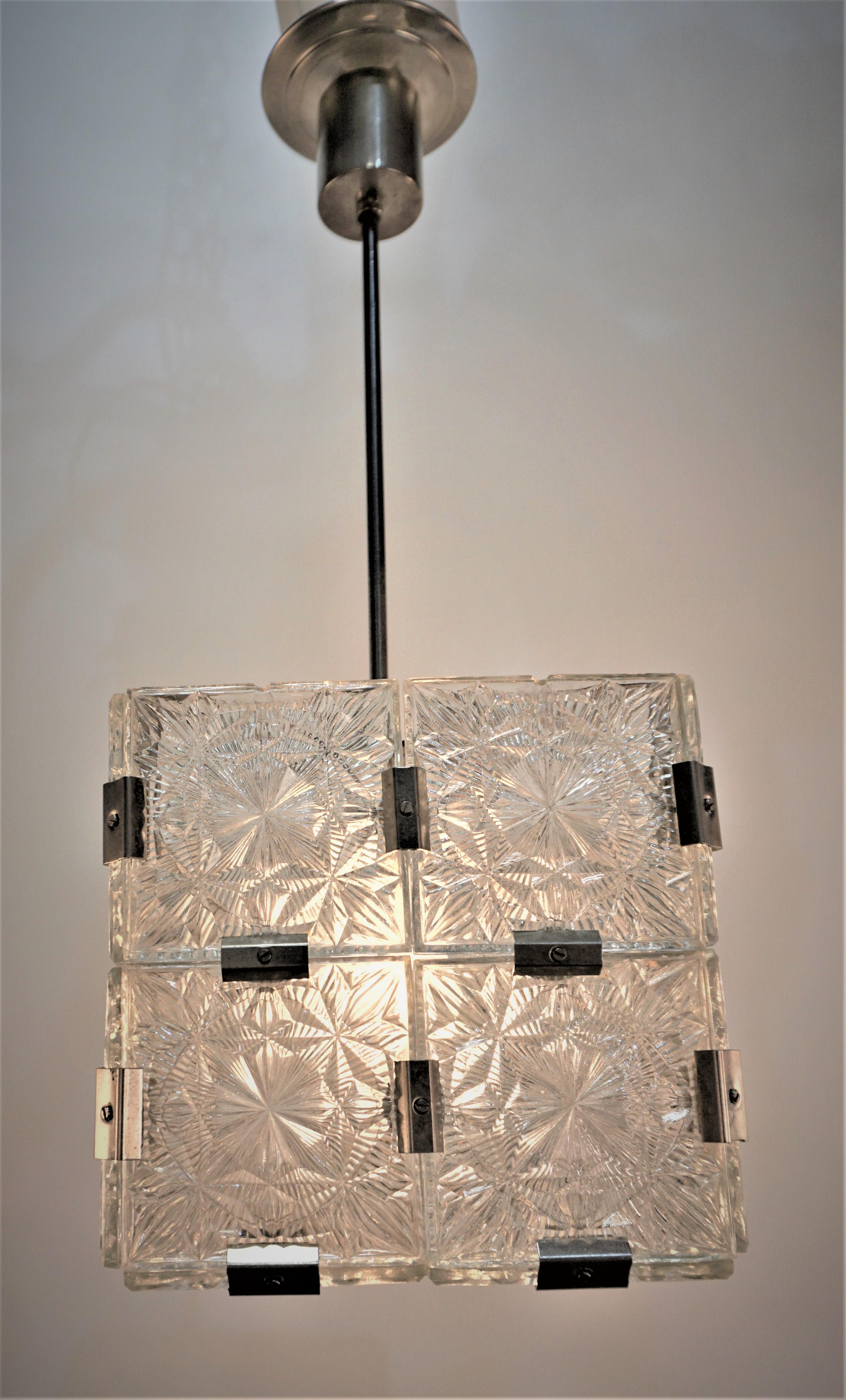 A wonderful modern clear prismatic 1960s Bohemian Kamenicky Senov glass pendant chandelier with 20 pieces of heavy molded square glass and nickel finish hardware. 