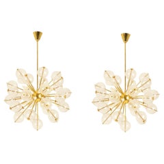 Kamenicky Senov, pubblicato da. Coppia di lampadari in ottone e vetro. Circa 1970