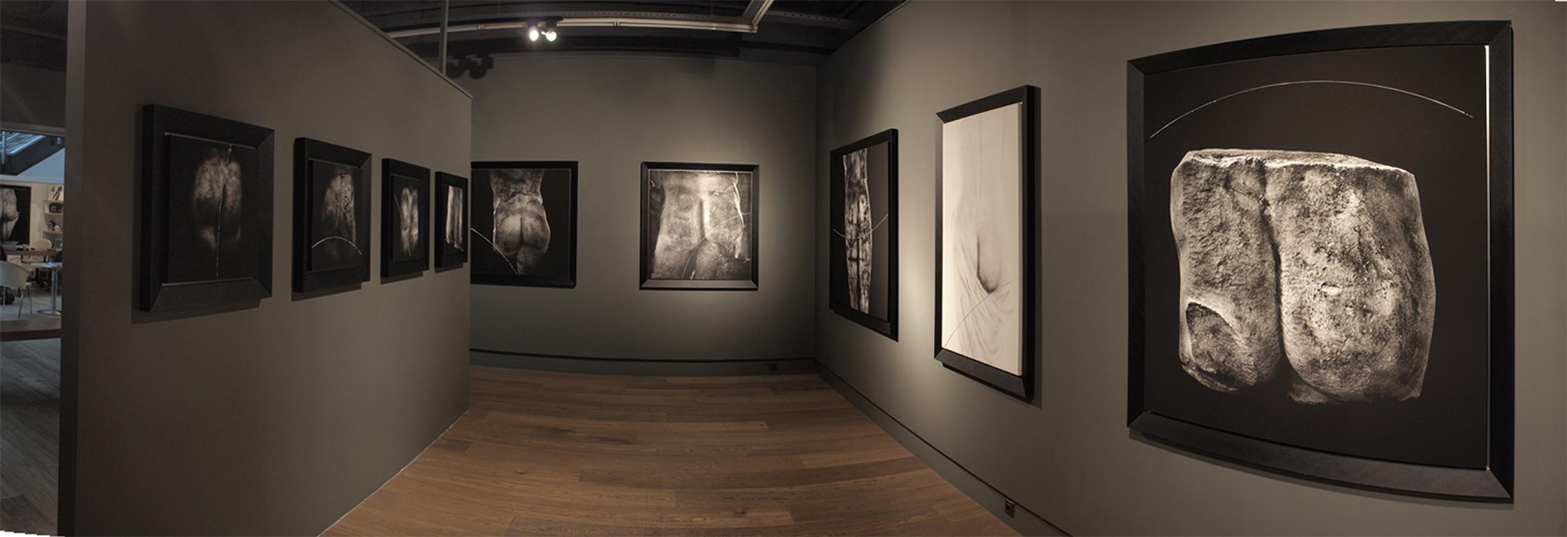 Serie Stone Faces aus Stein (Schwarz), Black and White Photograph, von Kamil Fırat