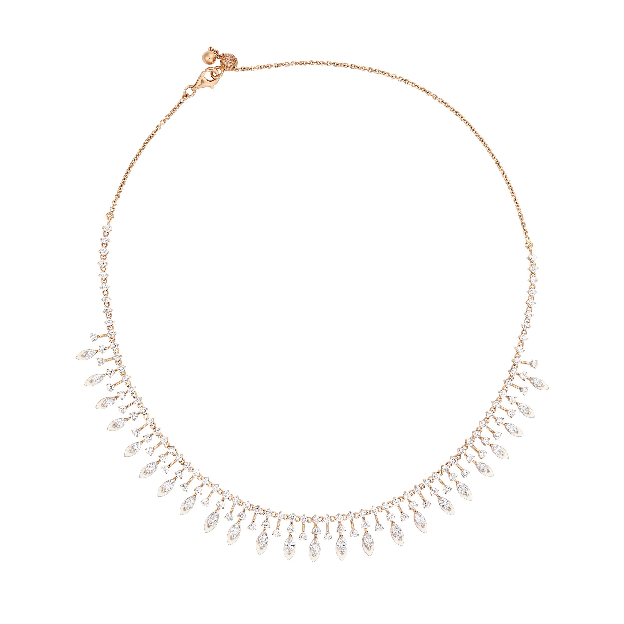 5,96 Karat Marquise und runde Diamanten, Emaille-Kropfband, abgestufte marquise Diamanten von 0,20 Karat bis 0,10 Karat, in Kombination mit runden Diamanten von 0,05 Karat. Die Birnenformen werden durch schwarze Emaille hervorgehoben. Dieses
