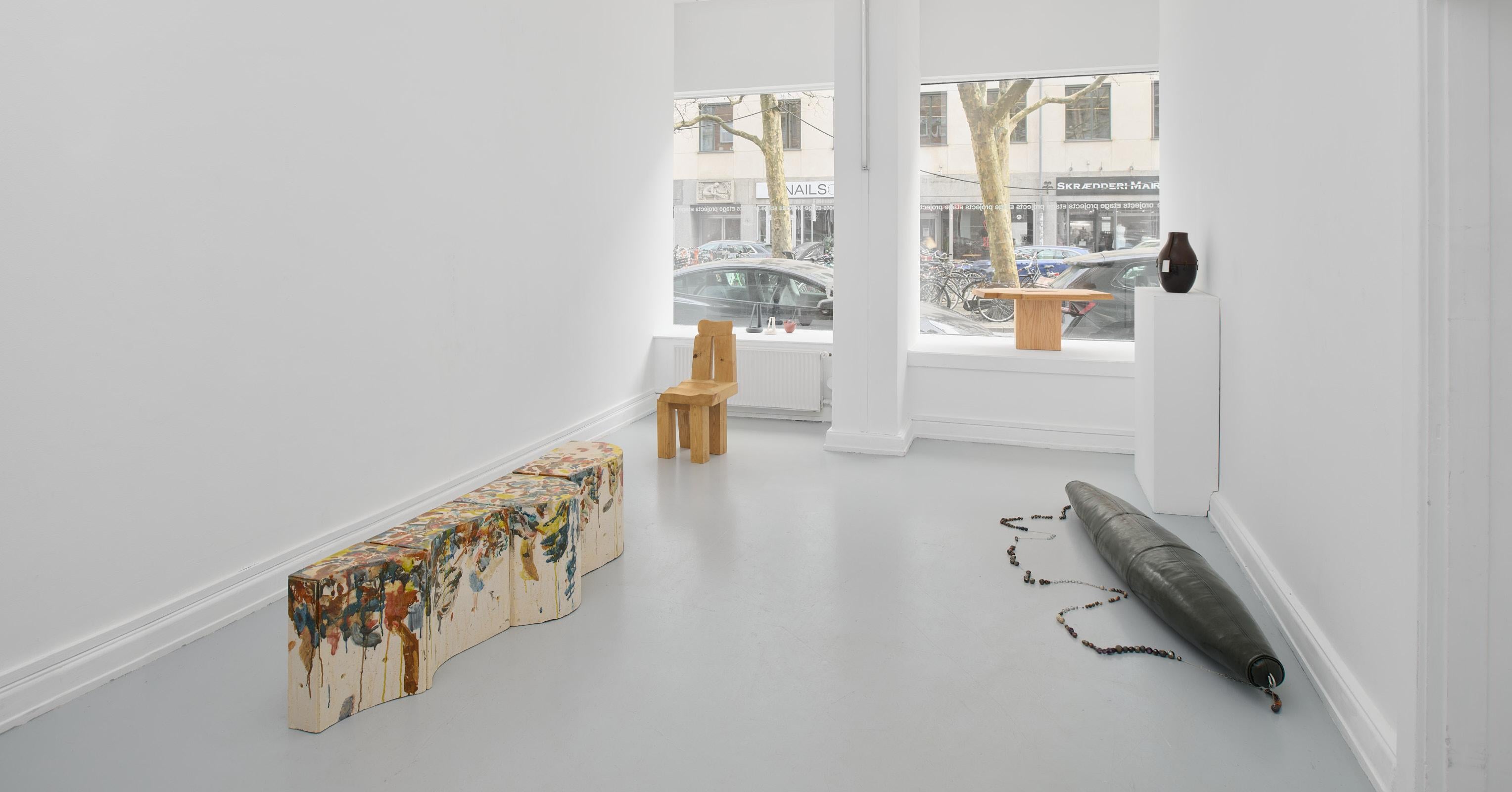 Modern Kanalbænk For Sale