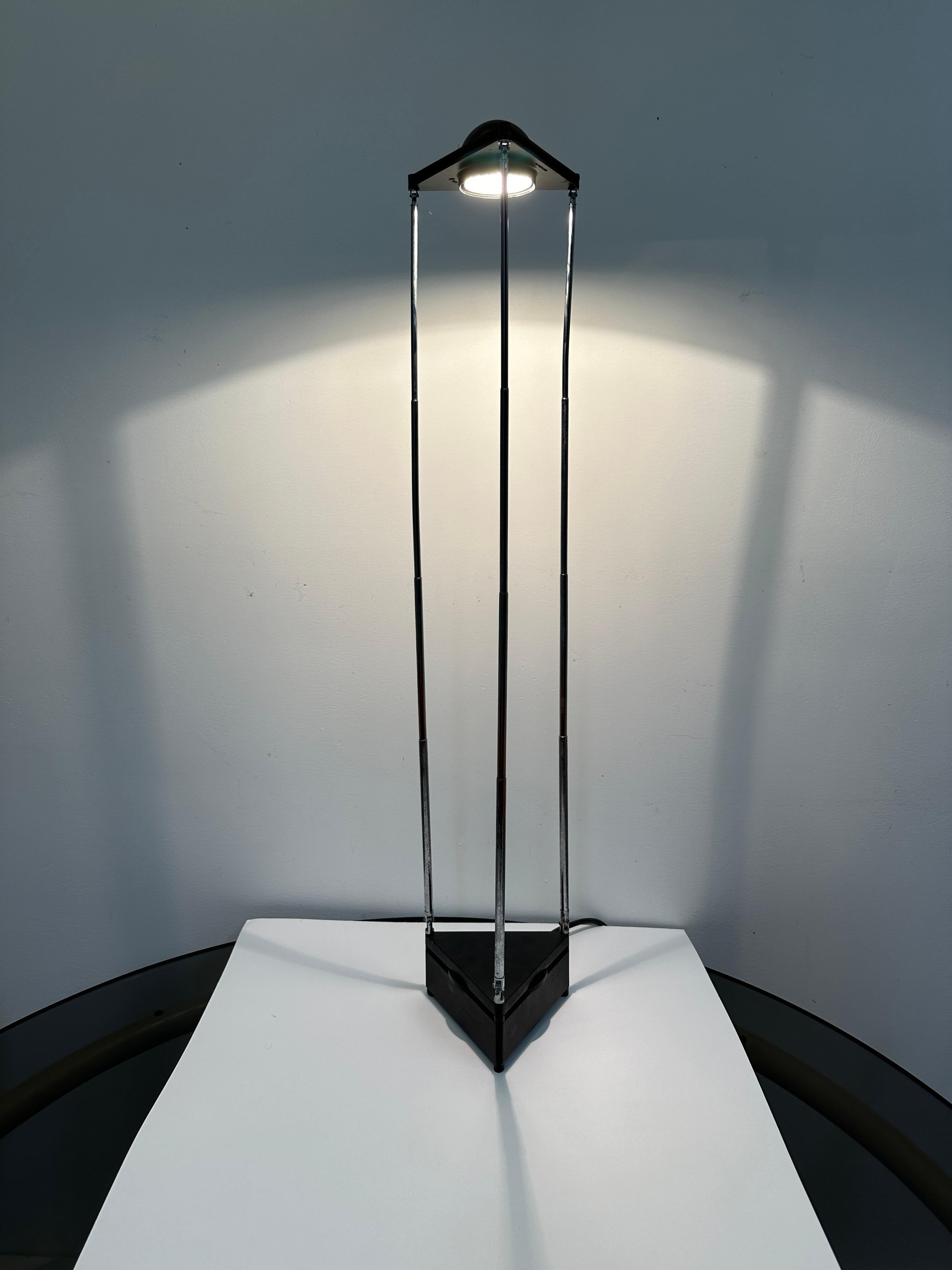 Kandido table designed by F.A. Porsche in 1983, Executed by Luci / Italy

Halogen table-lamp Kandido, black metal Stand and telescopic arms, moving in all directions. Integral power supply with integrated switch.

Signature: Kandido, design by