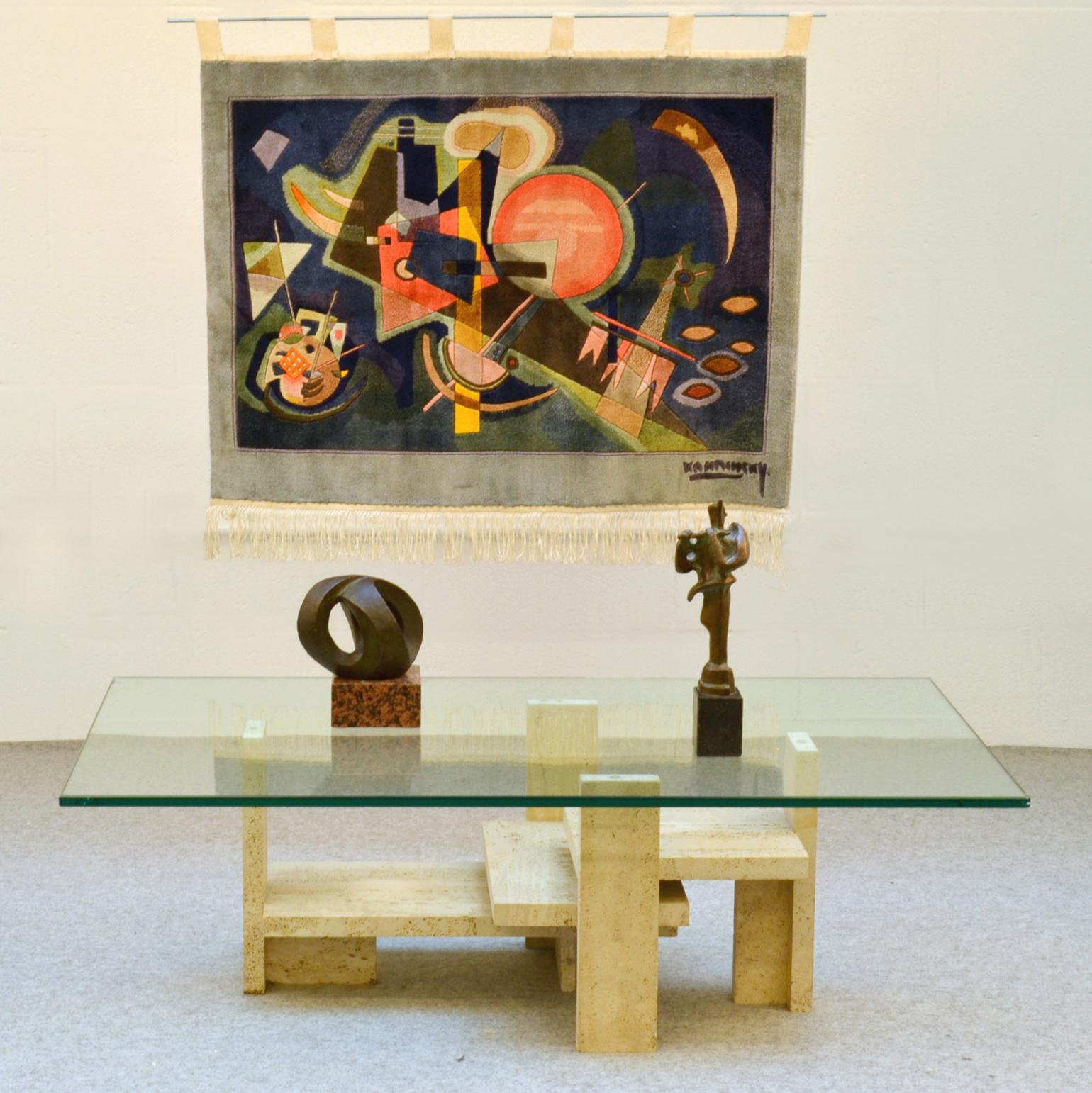 Tapisserie en soie tissée par la Carpet Weavers Accociation. Cette tapisserie en soie tissée à la main sur coton est une interprétation de l'œuvre de Kandinsky de 1925, 