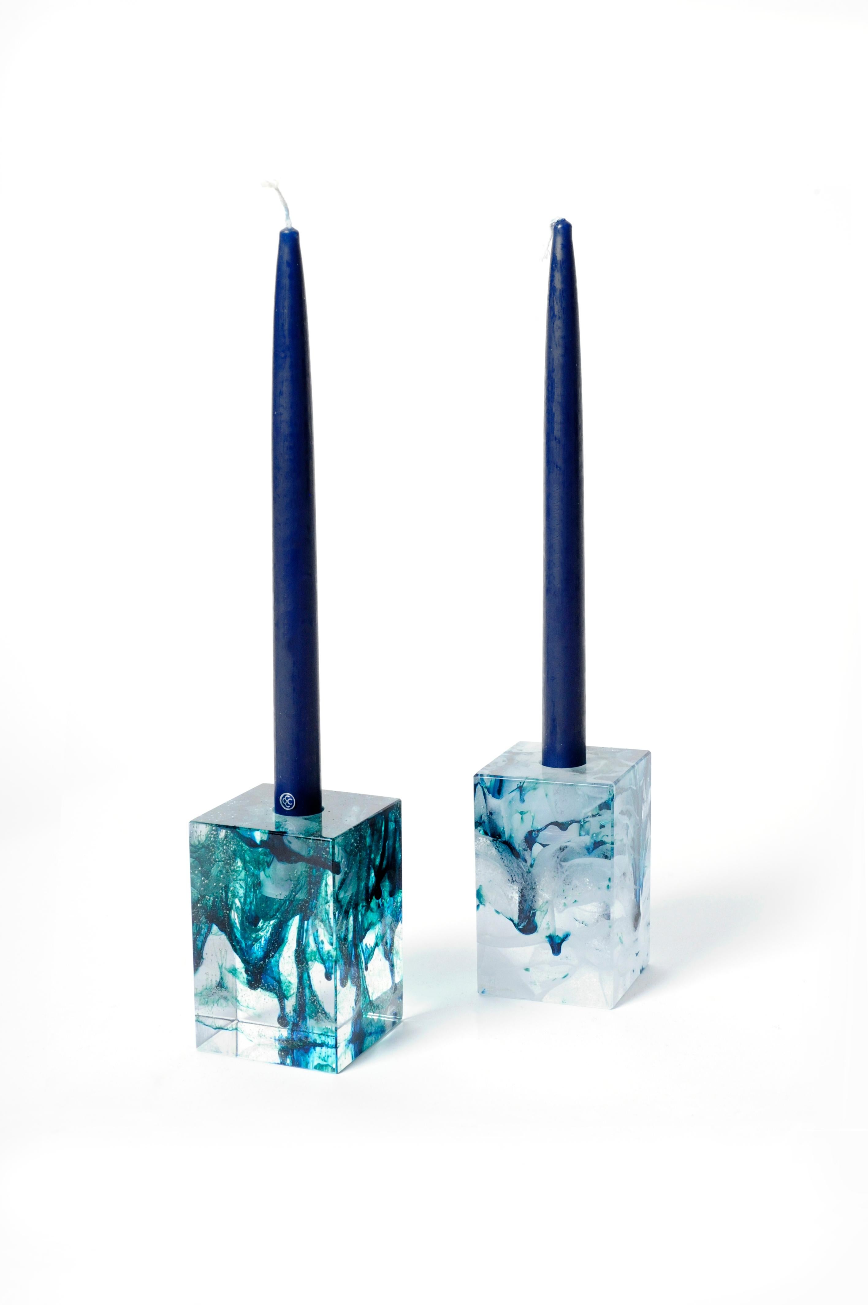 Kandlstx Kerzenständer aus farbigem Glas, quadratisch (Moderne) im Angebot