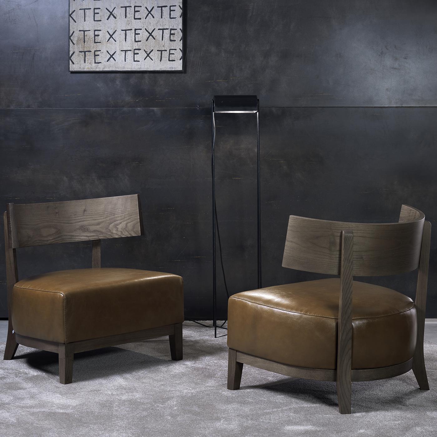 This stunning lounge chair was designed by the internal design team of Pacini & Cappellini. Its unique piece will make a statement in a modern entryway, a rustic living room or a contemporary study, thanks to its thick seat cushion and the exquisite