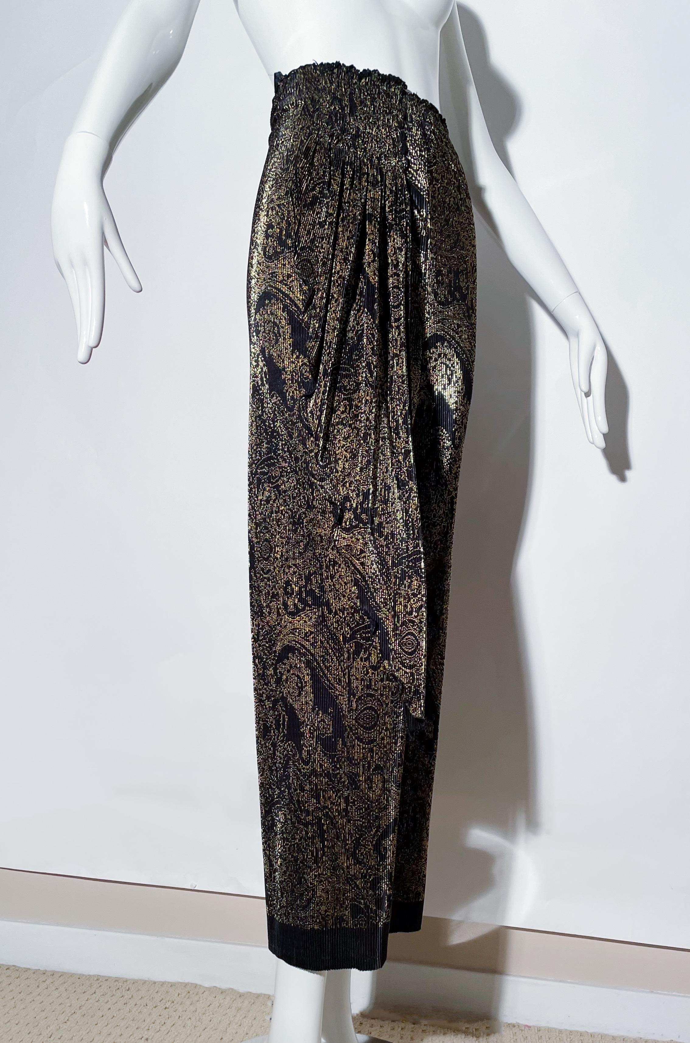Kaneko Pleated Paisley Printed Pants  In Excellent Condition For Sale In Waterford, MI