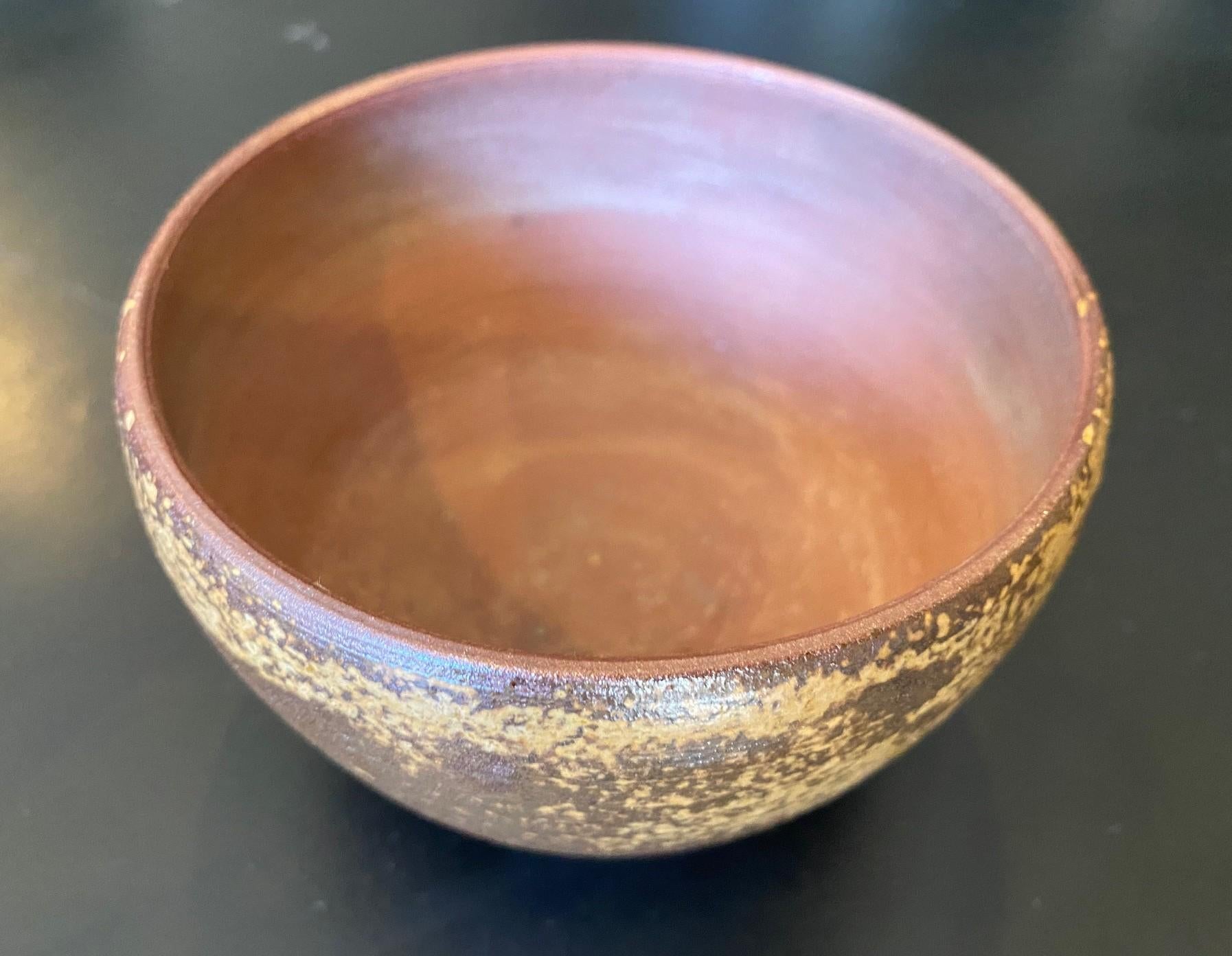 20th Century Kaneshige Toyo Japanese National Treasure Signed Bizen Pottery Chawan Tea Bowl For Sale