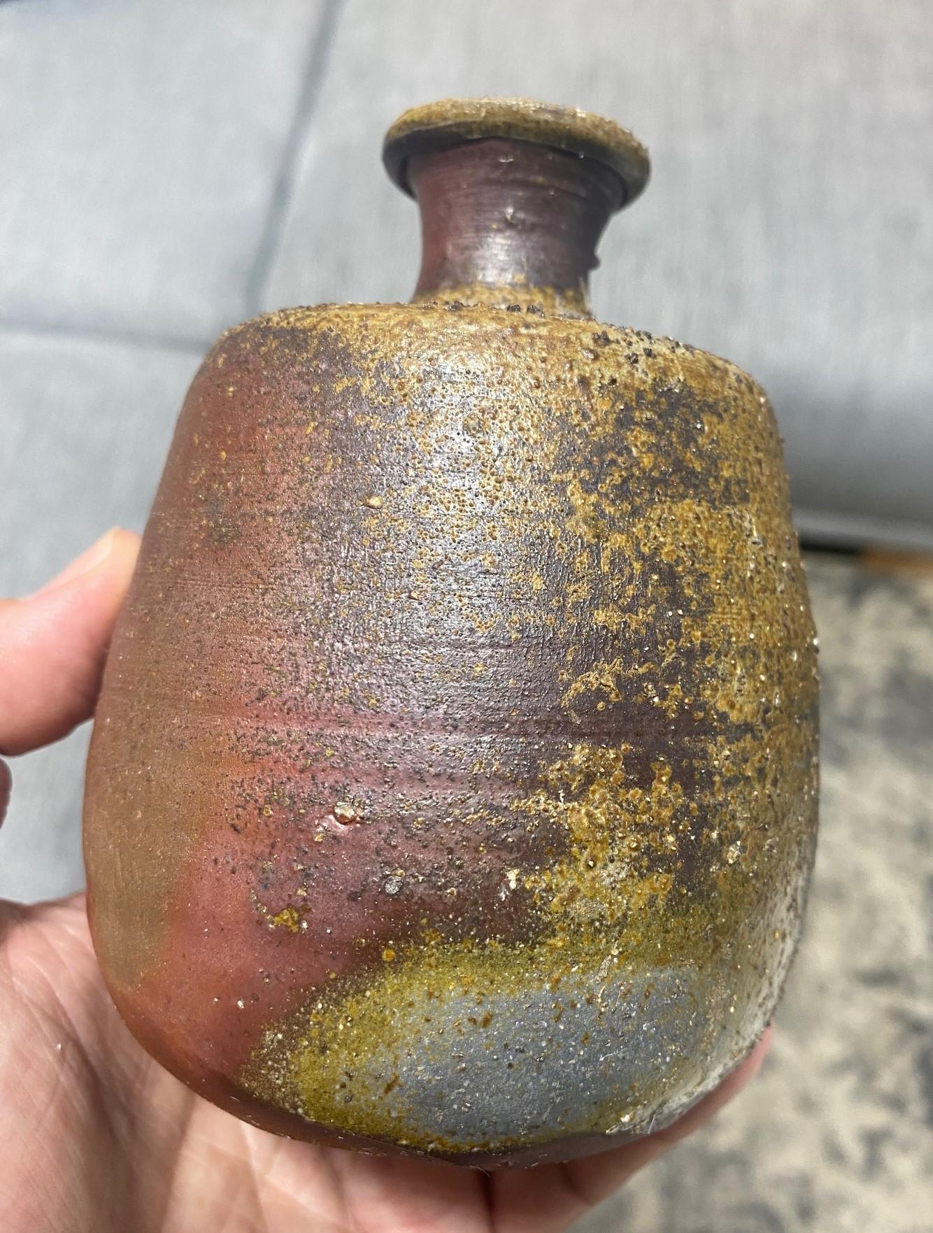 Kaneshige Toyo National Treasure Signed Japanese Bizen Pottery Sake Bottle Vase For Sale 7