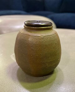 Kaneshige Toyo National Treasure Signed Japanese Bizen Ware Tea Caddy, Mid-1900s