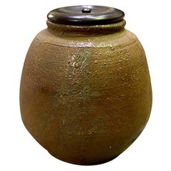 Kaneshige Toyo National Treasure Signed Japanese Bizen Ware Tea Caddy, Mid-1900s