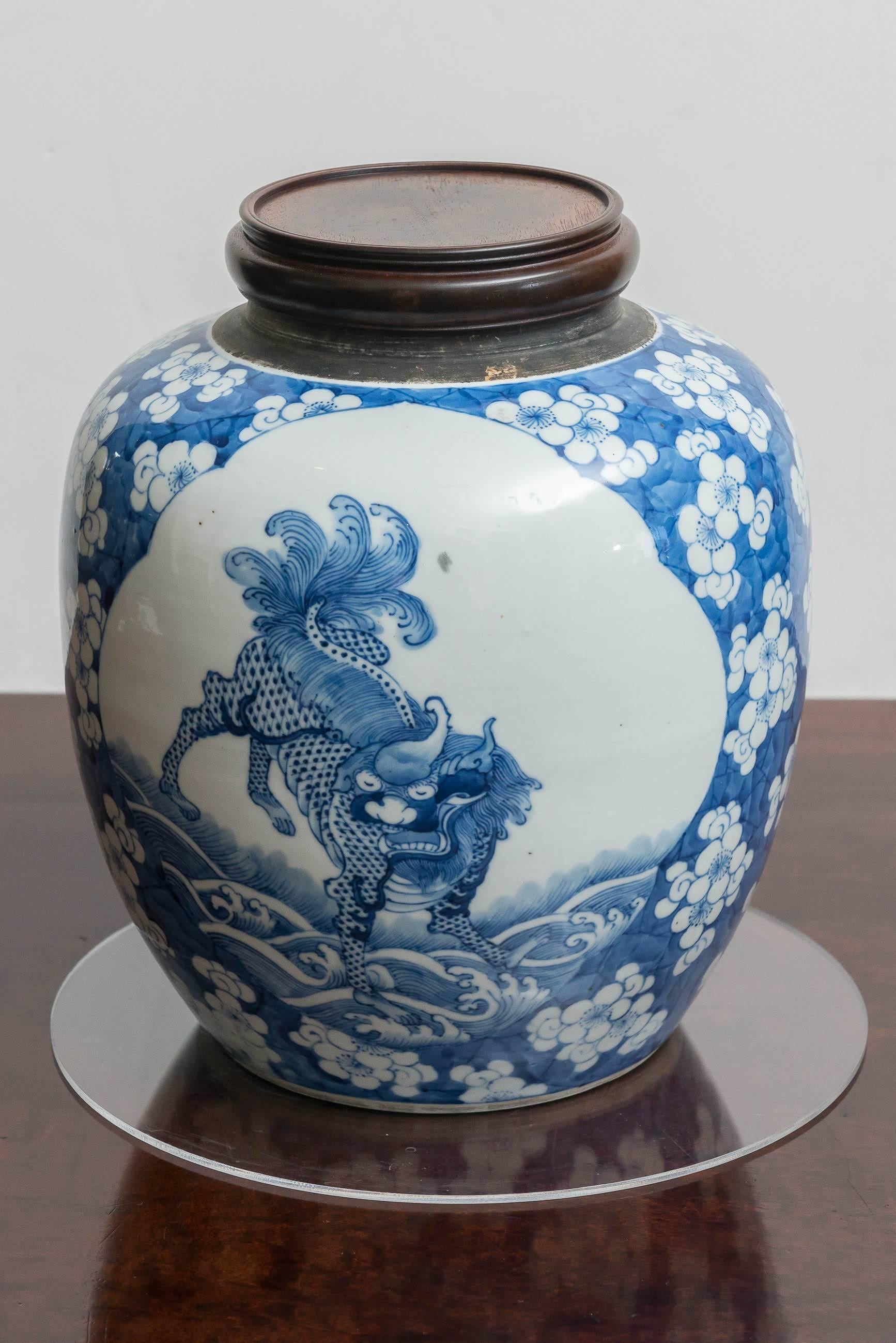 K'ang Hsi style blue and white jar, circa 1880. Measure: 9.5