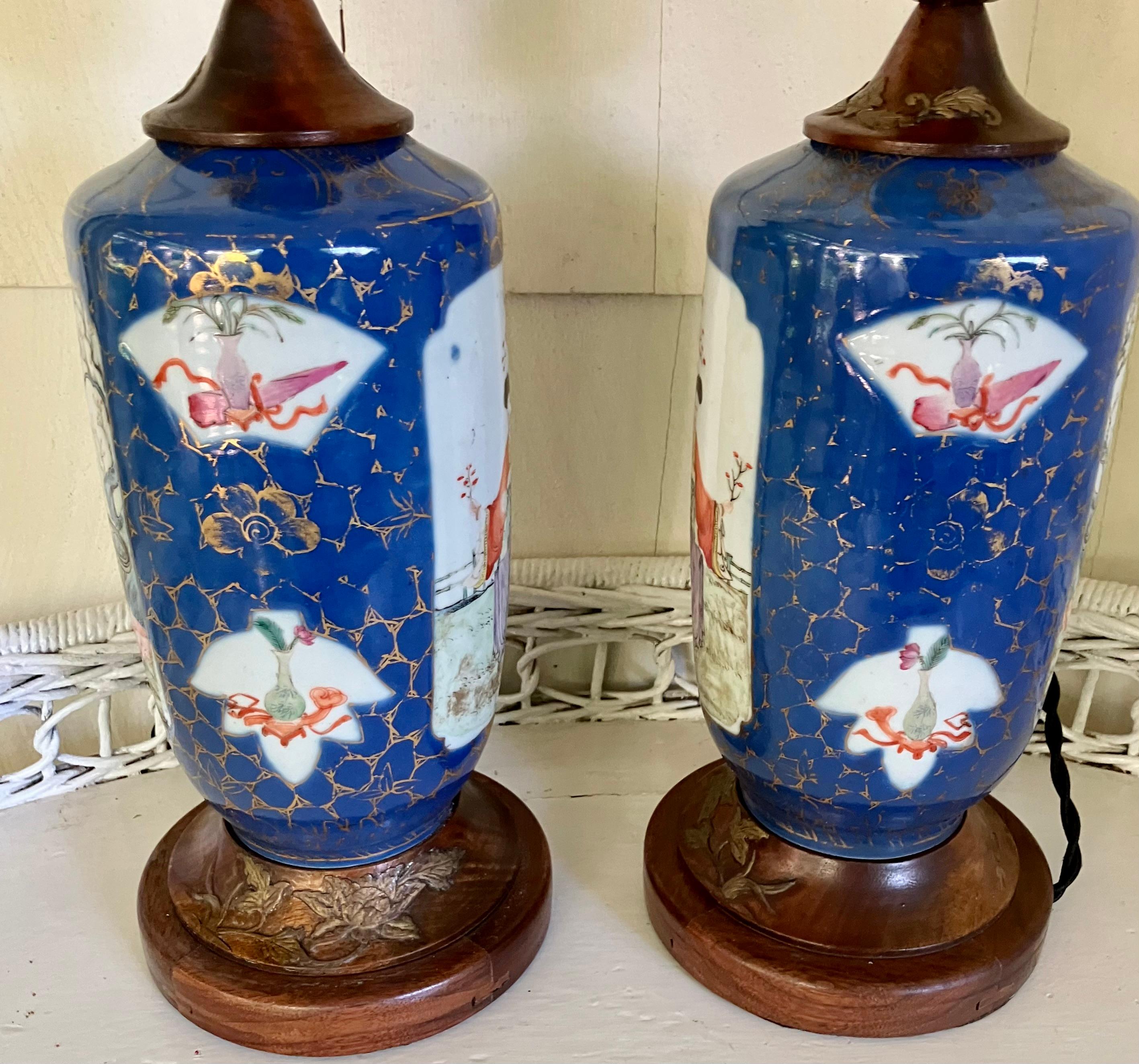 Sculpté à la main Lampes à vase Kangxi bleu doré en vente