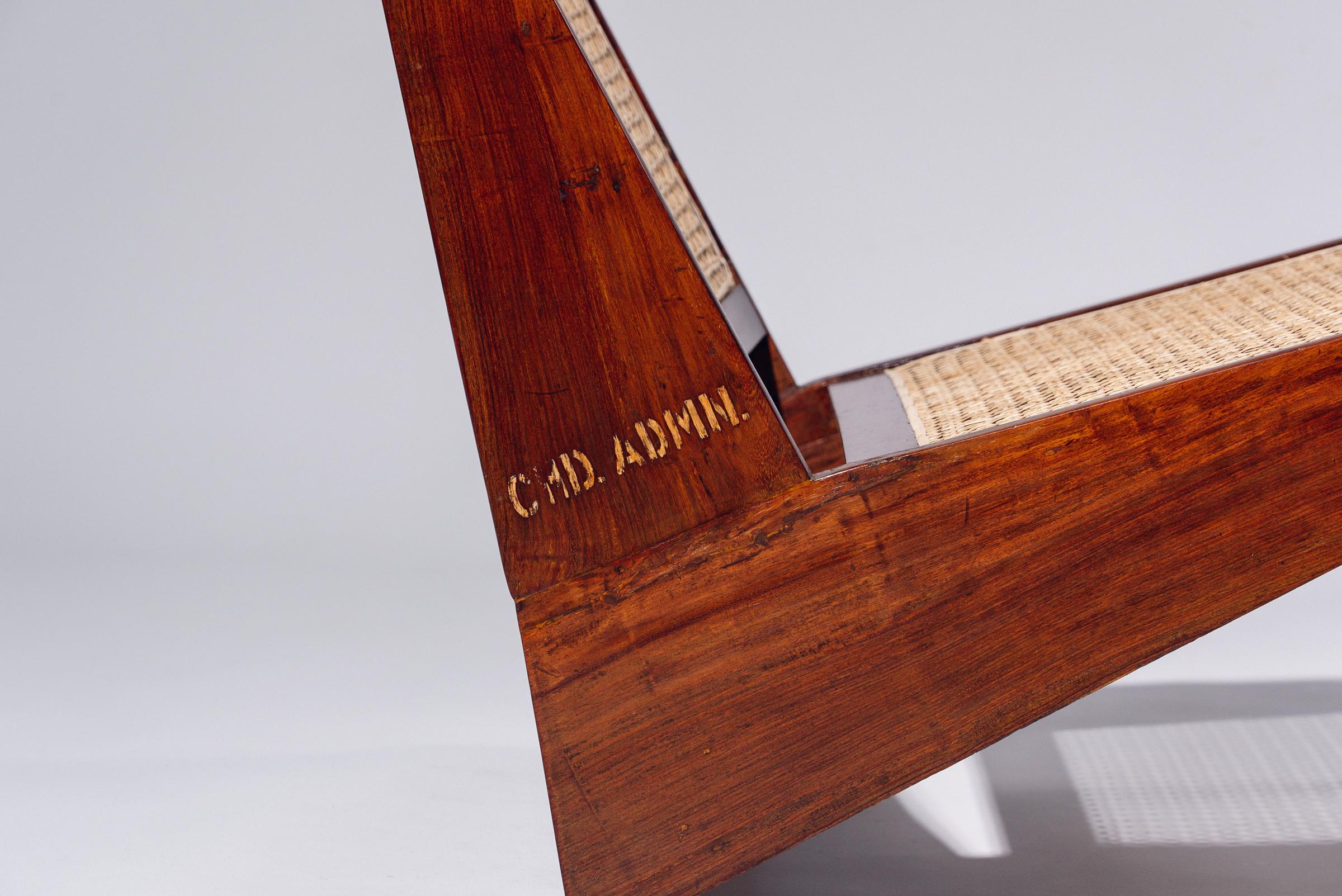 Känguru-Stuhl von Pierre Jeanneret für Chandigarh, Indien, um 1955 im Zustand „Gut“ im Angebot in Tokyo, JP