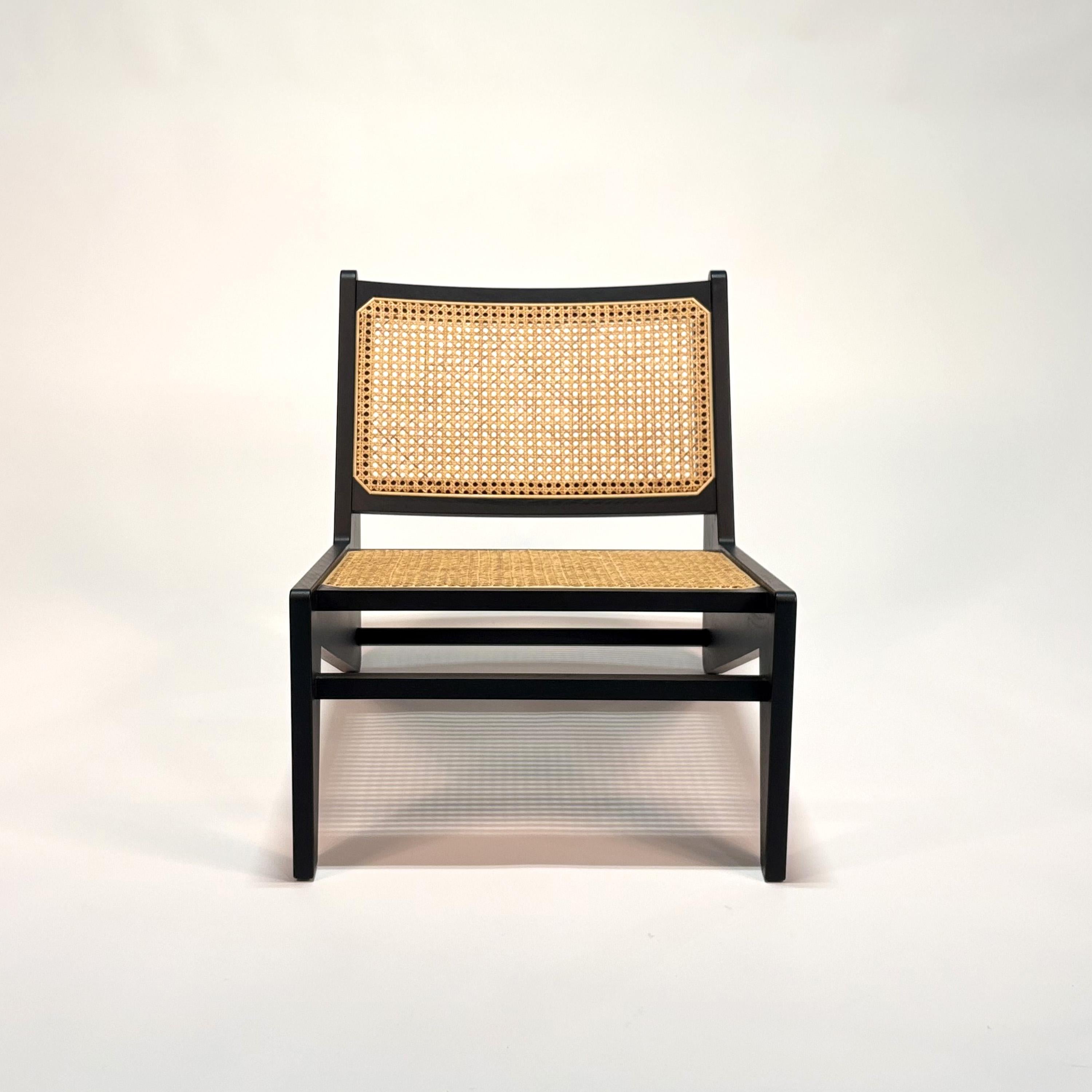 Kangourou  Fauteuil bas par Hommage  à Pierre Jeanneret
2020 / 2021
Cassina

Chêne teinté noir avec assise et dossier en Indian Cane.