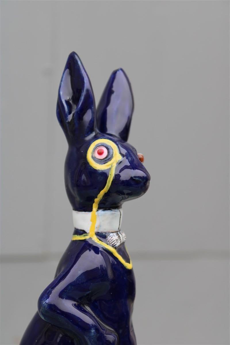 Canguro con Lente Escultura en Cerámica Esmaltada Azul Cobalto Italiano en venta
