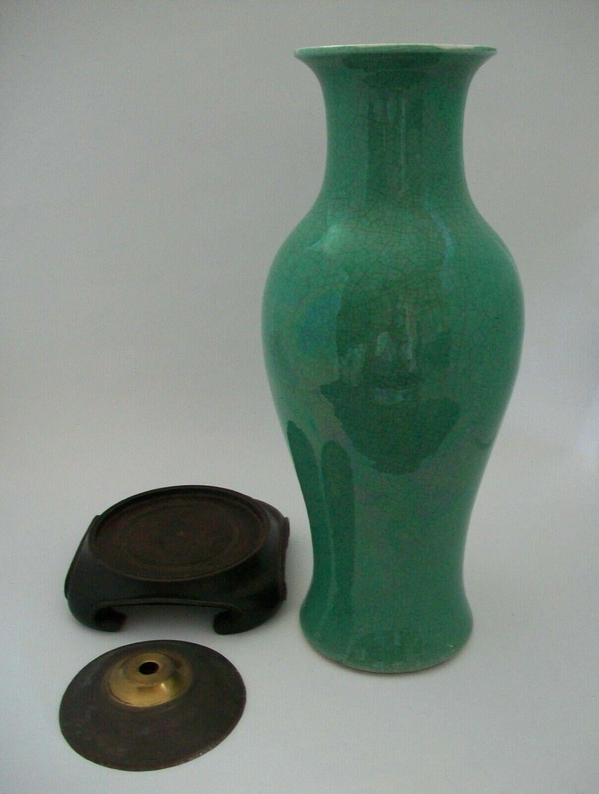 Fait main Vase/lampe balustre Kangxi vert pomme à glaçure craquelée, Chine, début du 18e siècle en vente