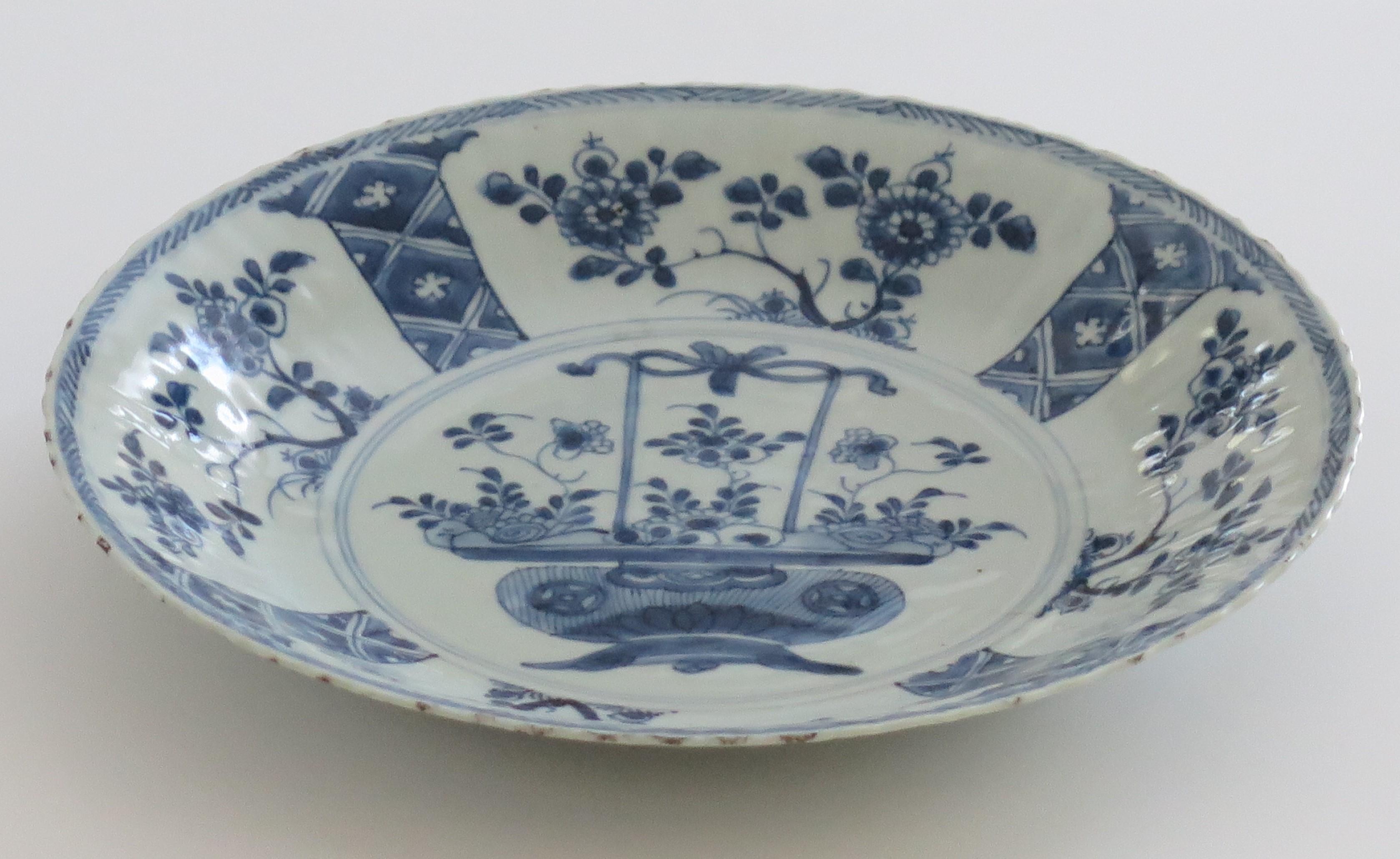 Chinese Large Dish or Plate Porcelain Blue and White, Yongzheng Circa 1730 For Sale 4