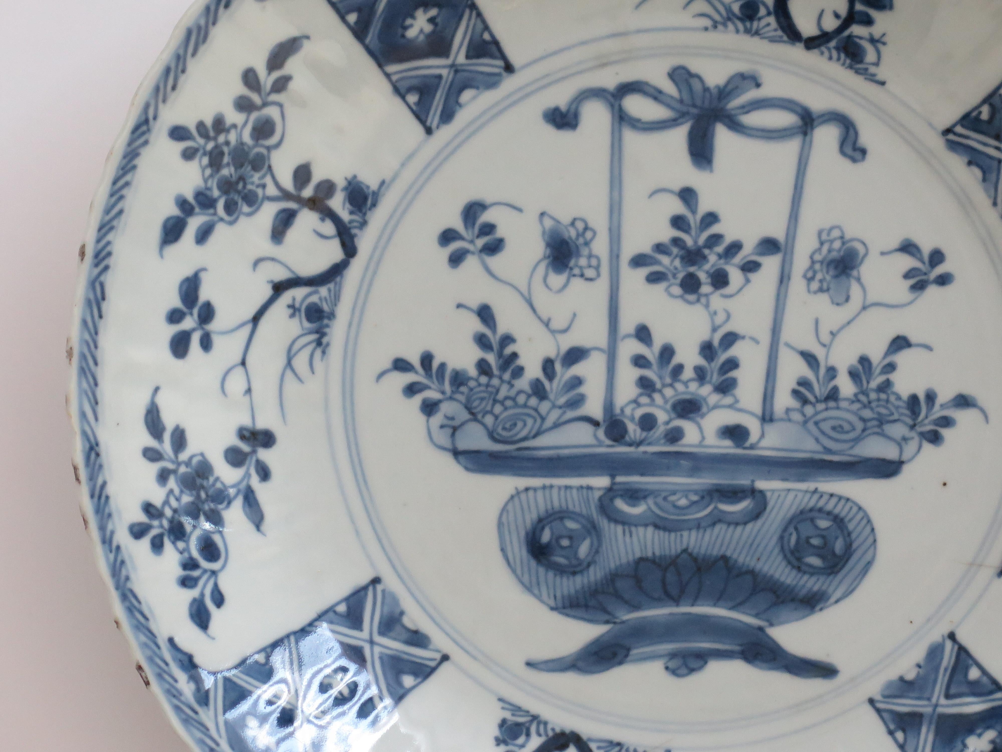 18th Century Chinese Large Dish or Plate Porcelain Blue and White, Yongzheng Circa 1730 For Sale