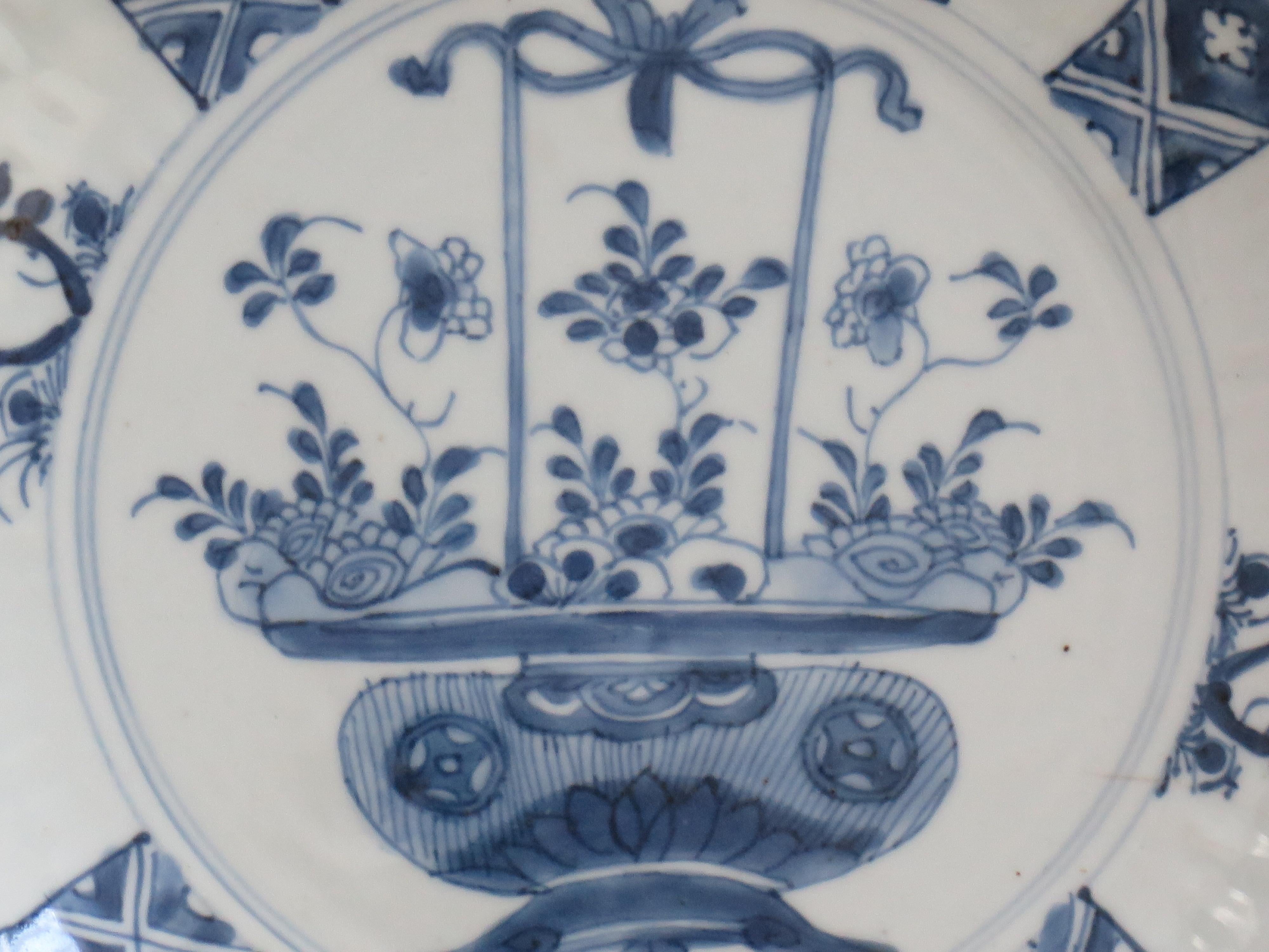 Chinese Large Dish or Plate Porcelain Blue and White, Yongzheng Circa 1730 For Sale 2