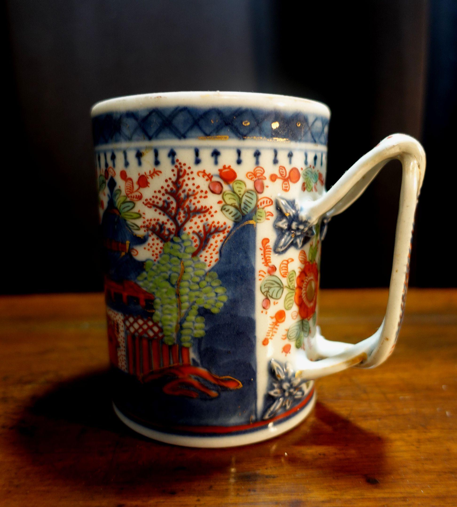 Hand-Painted Kangxi Imari Porcelain Mug 'Tankard', 1700s For Sale