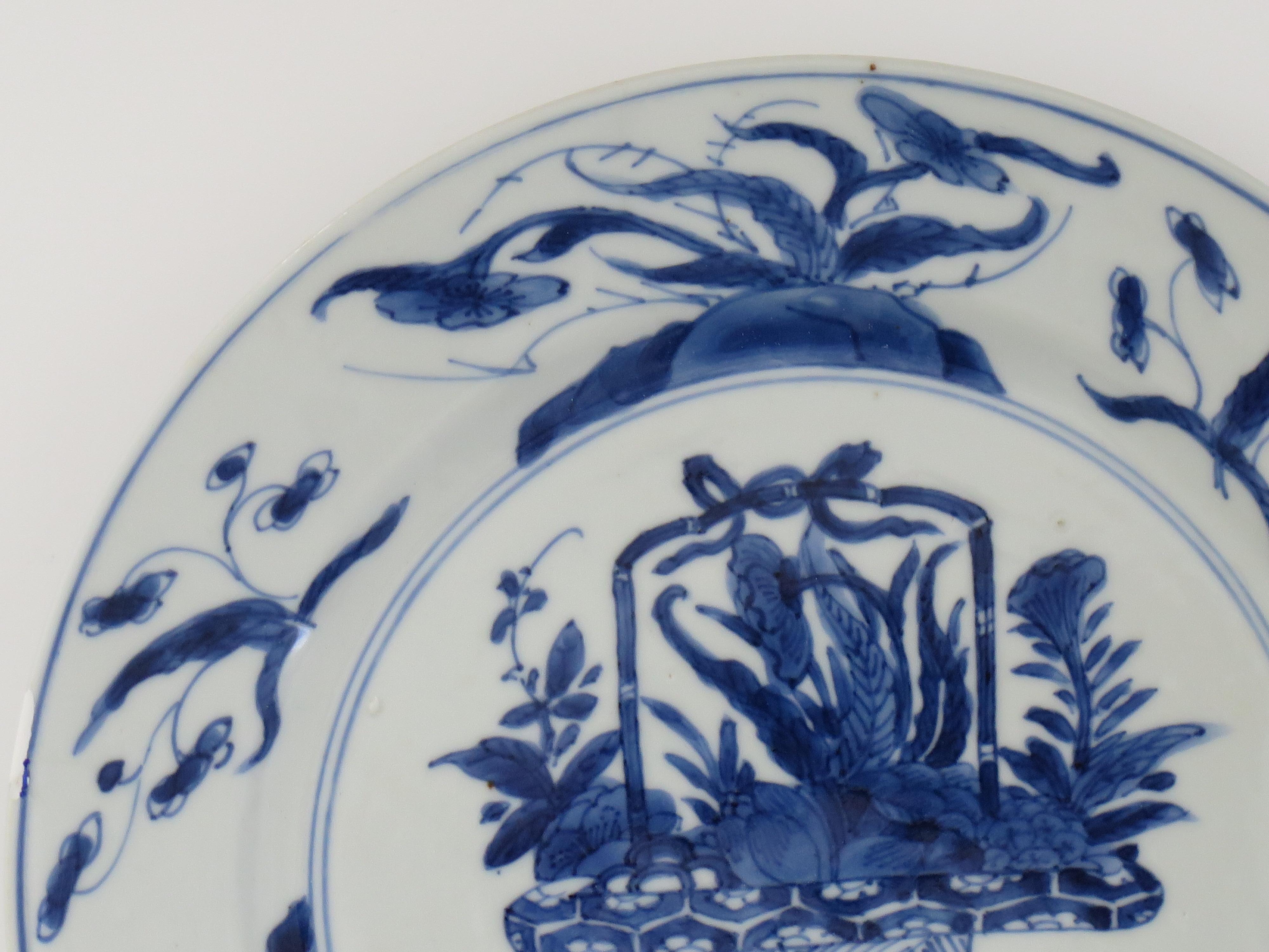 Kangxi Mark & period Chinese Plate Porcelain Blue & White flower basket, Ca 1700 For Sale 5