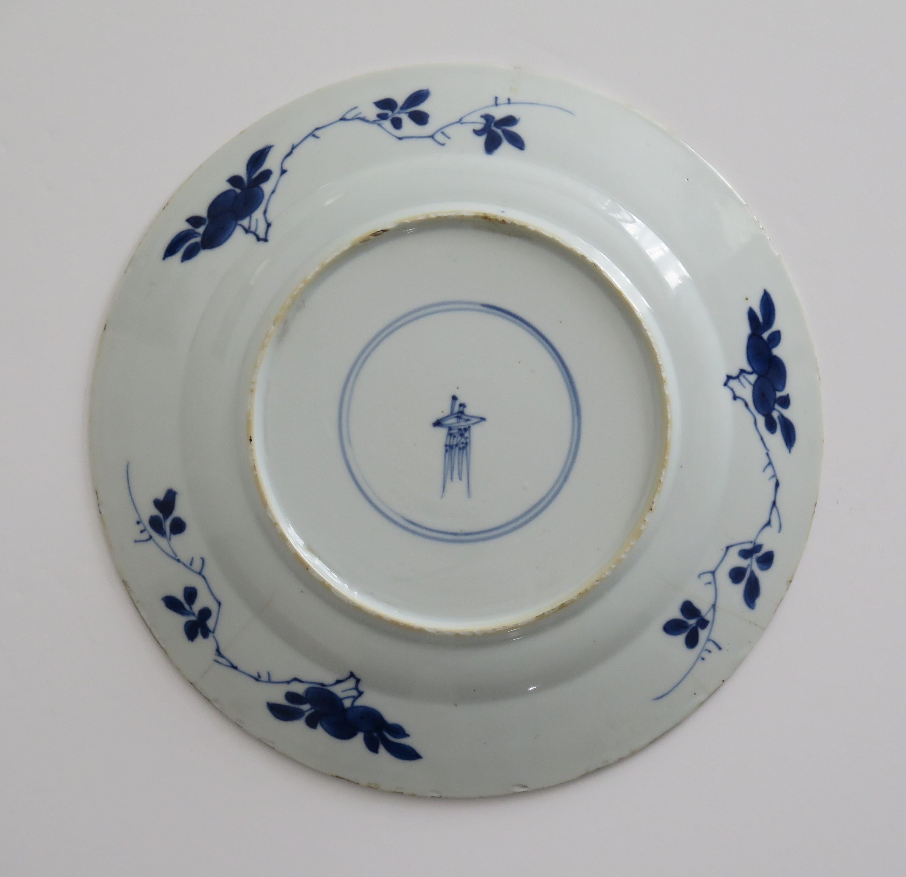 Chinesischer Blumenkorb aus blauem und weißem Porzellan mit Kangxi-Marke und Zeitgenössischem Muster, um 1700 im Angebot 8