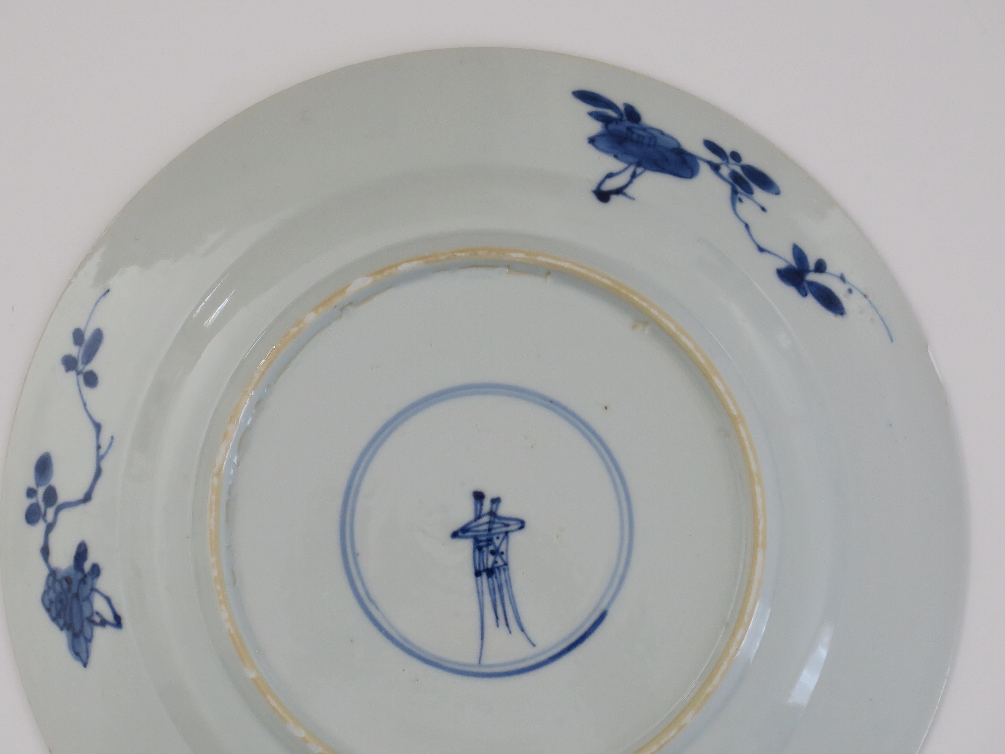 Chinesischer Blumenkorb aus blauem und weißem Porzellan mit Kangxi-Marke und Zeitgenössischem Muster, um 1700 im Angebot 9