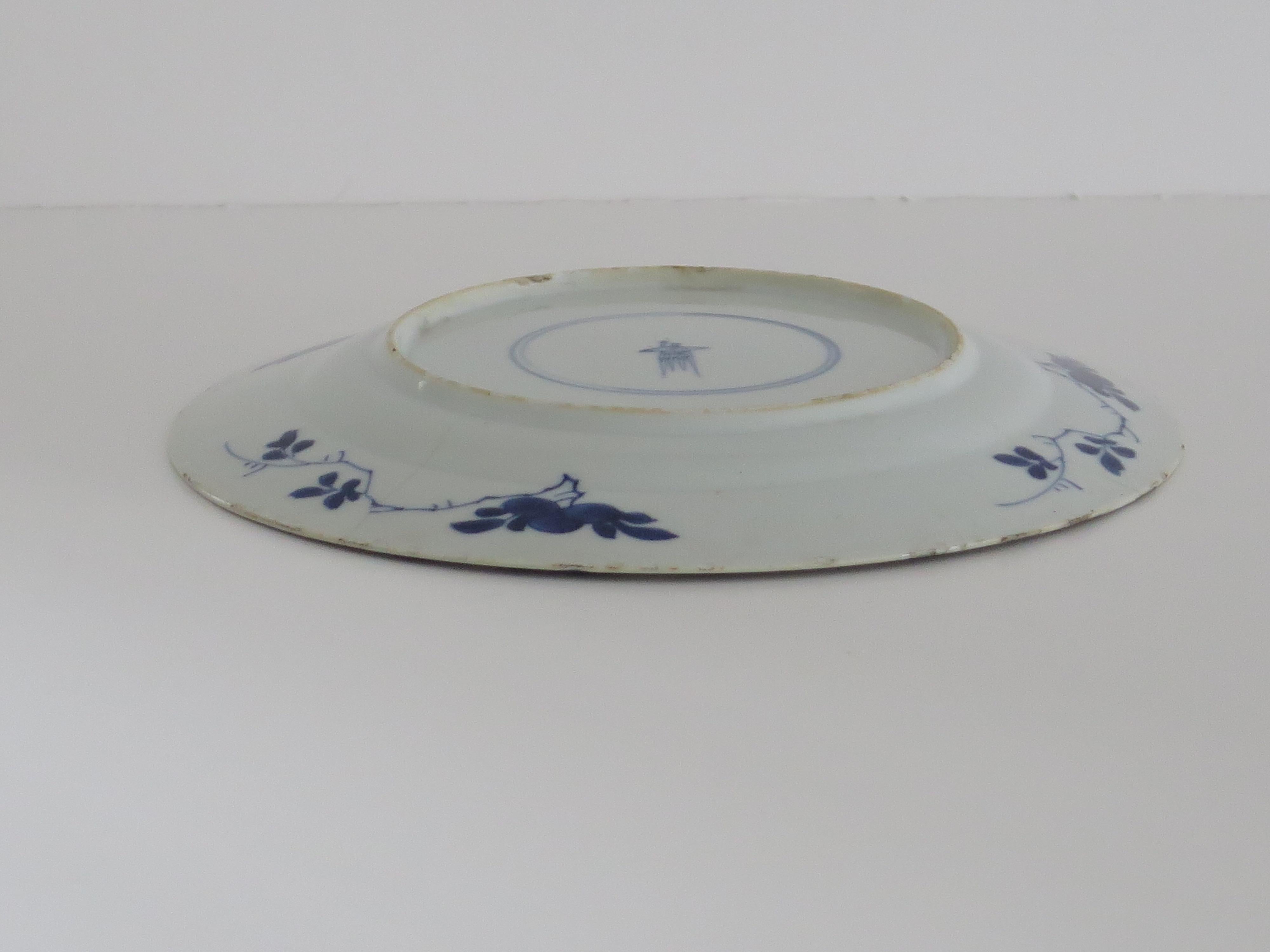 Chinesischer Blumenkorb aus blauem und weißem Porzellan mit Kangxi-Marke und Zeitgenössischem Muster, um 1700 im Angebot 10