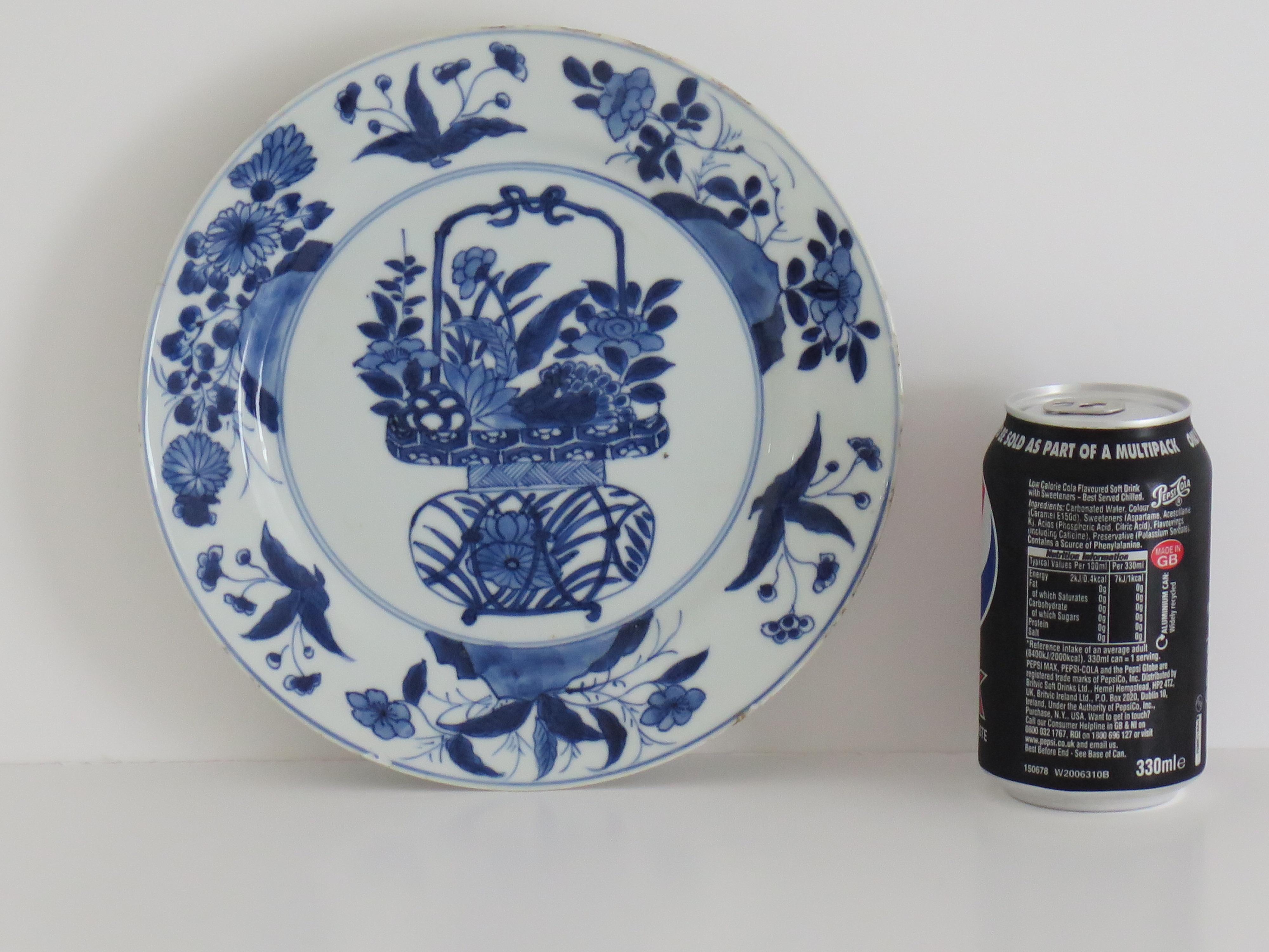 Kangxi Mark & period Chinese Plate Porcelain Blue & White flower basket, Ca 1700 For Sale 14