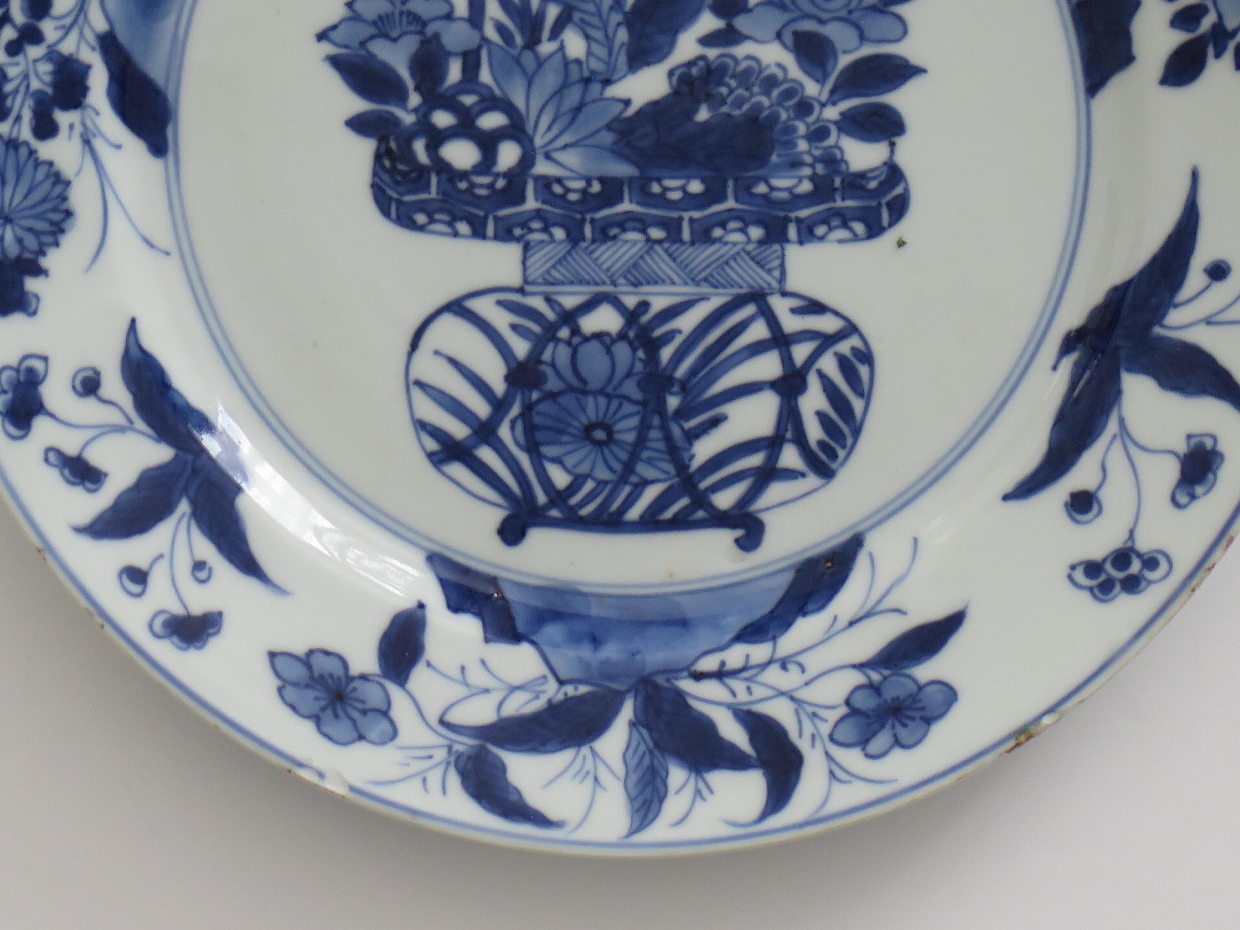 Hand-Painted Kangxi Mark & period Chinese Plate Porcelain Blue & White flower basket, Ca 1700 For Sale